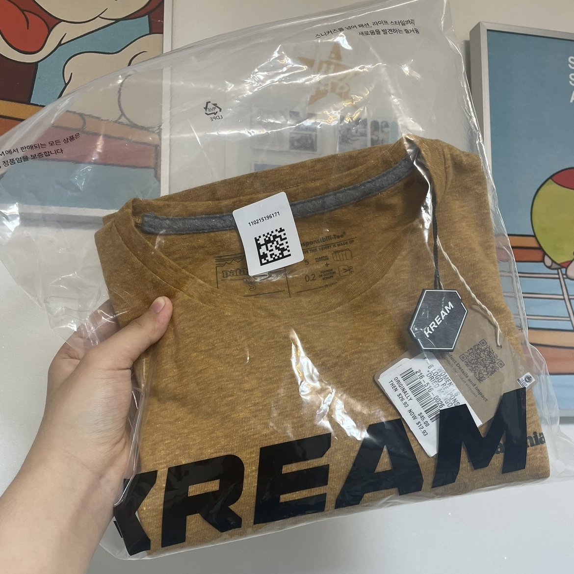 (W) Patagonia P-6 Logo Responsibili-Tee Dried Mango 착용 스타일