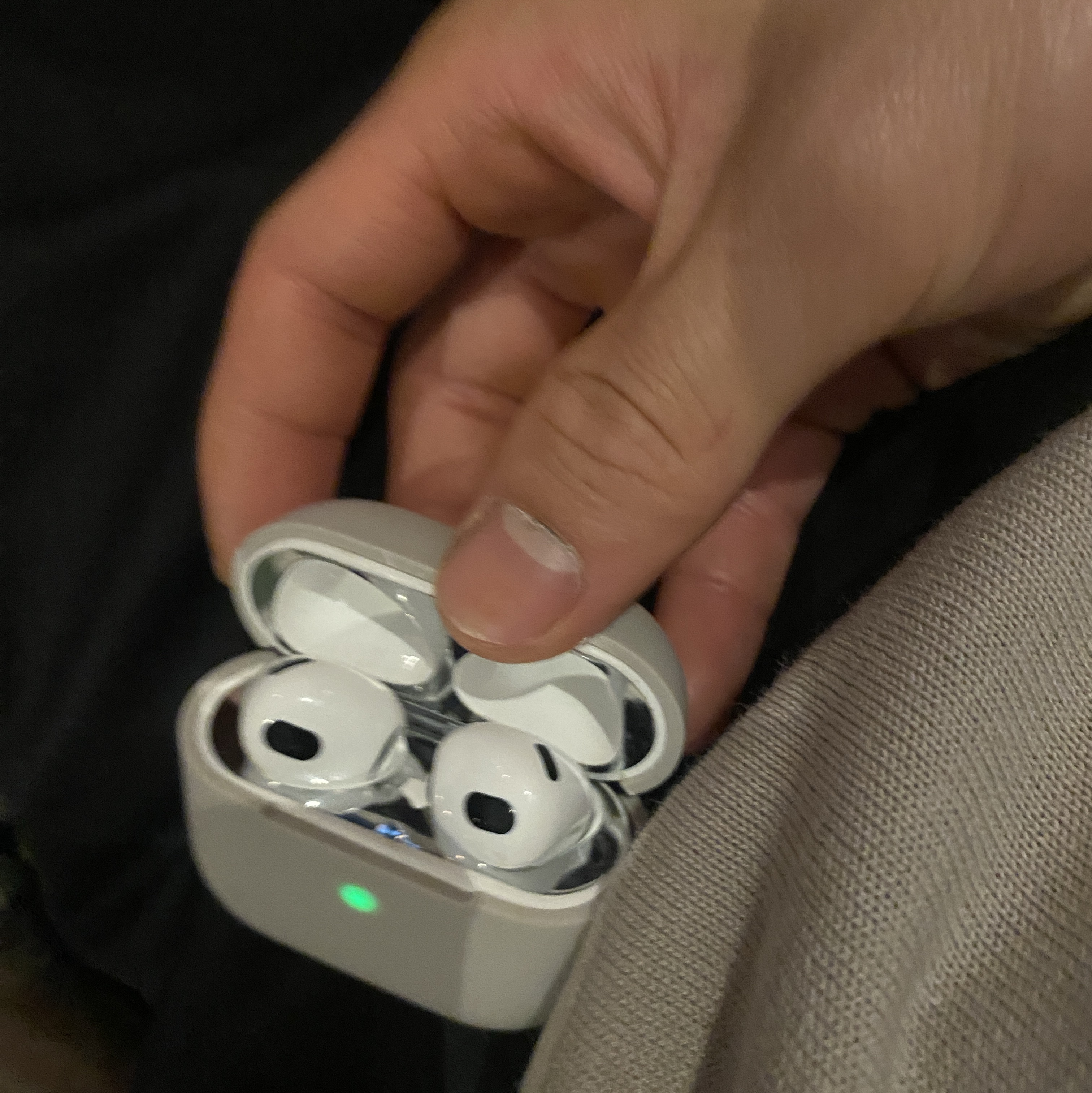 Apple Airpods 3rd Gen with MagSafe Charging Case (Korean Ver.) 착용 스타일