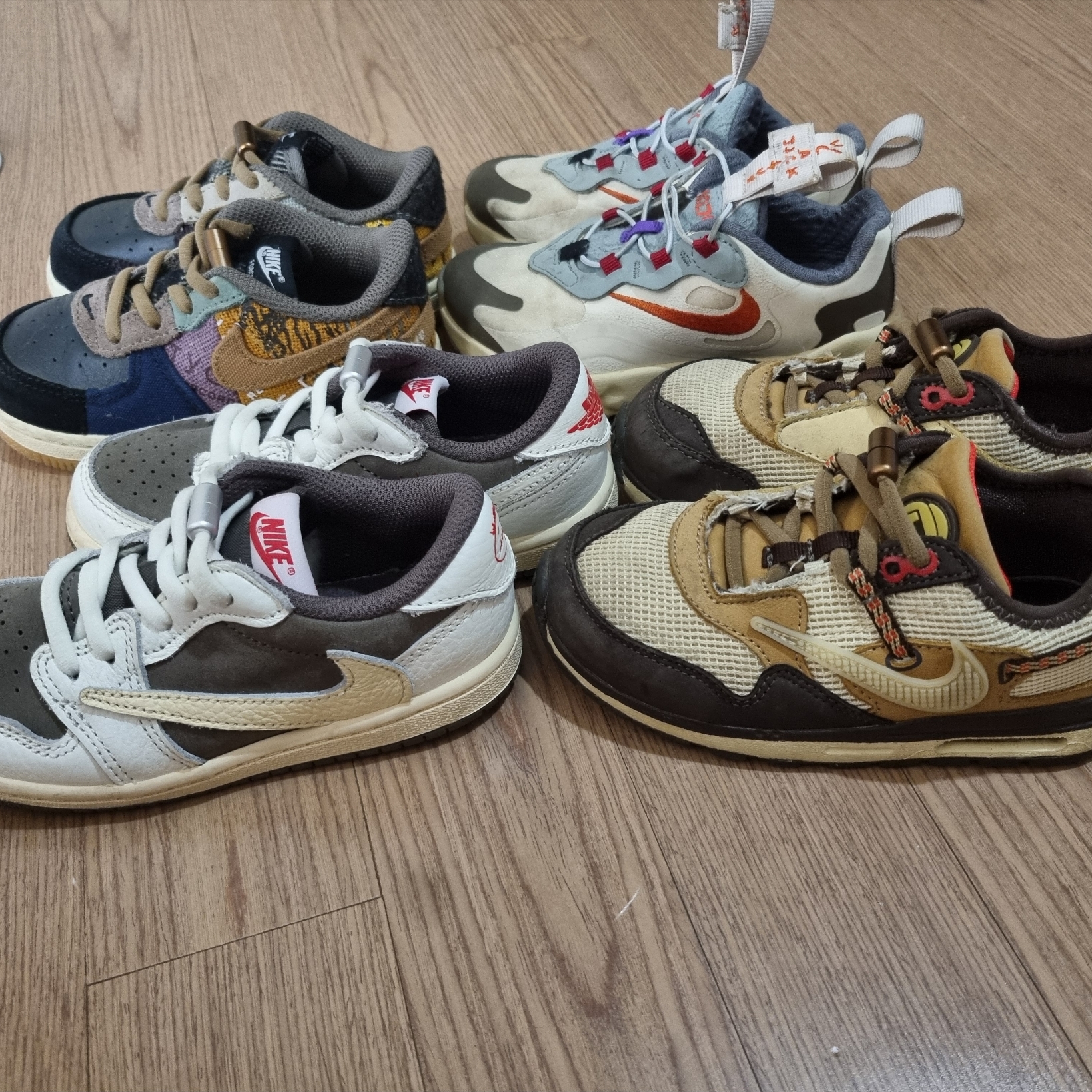 (PS) Jordan 1 x Travis Scott Retro Low OG SP Sail and Ridgerock, (PS) Nike x Travis Scott Air Max 1 Cact.us Brown 착용 스타일