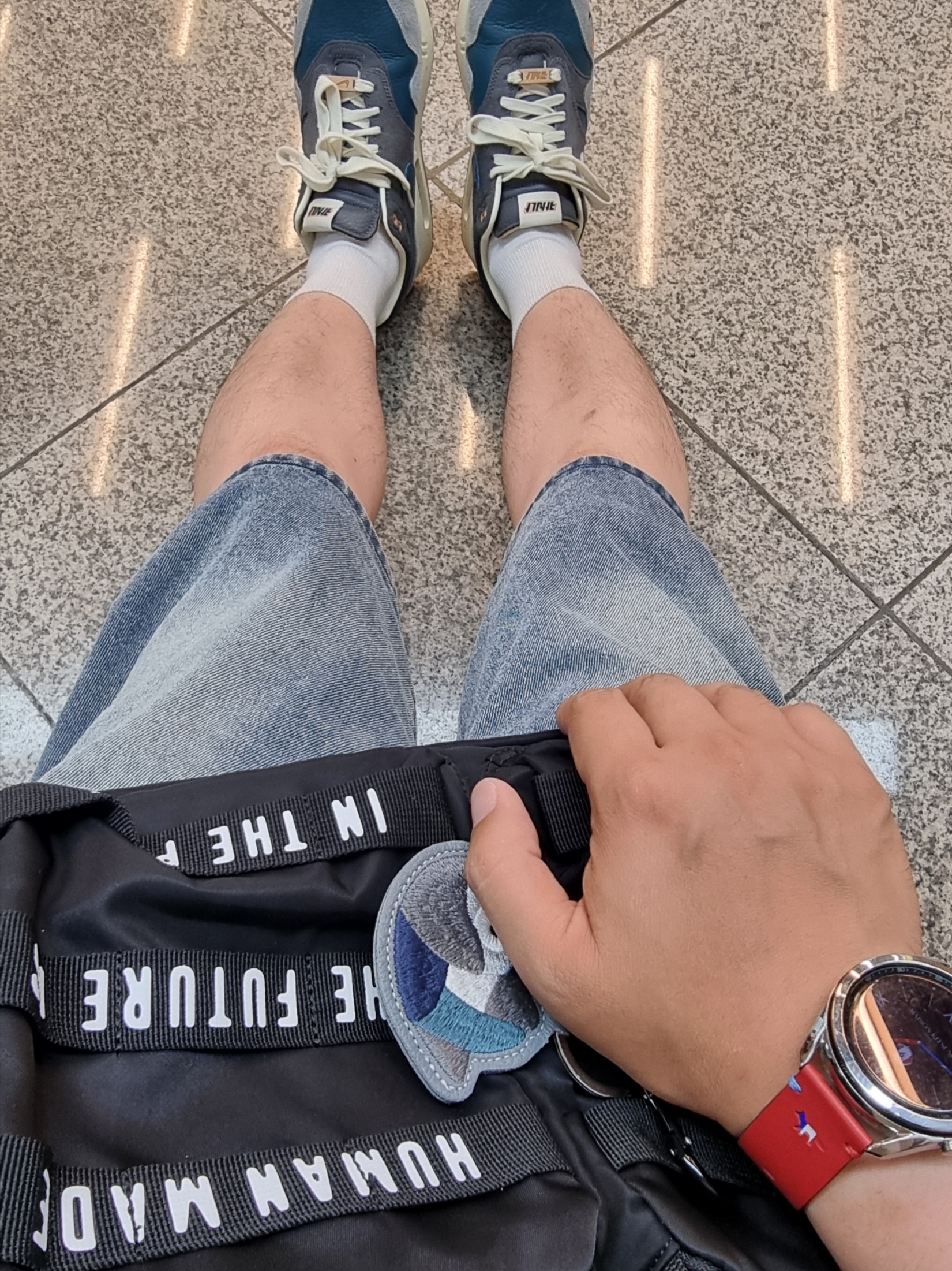 Human Made Military Pouch Large Black, Nike x Kasina Air Max 1 SP Won-Ang Particle Grey 착용 스타일 - 1
