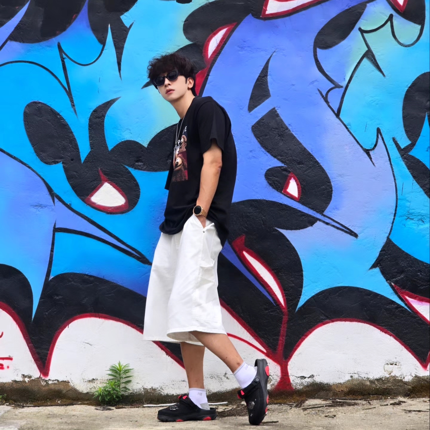 Supreme Rowlf T-Shirt Black - 24SS, Crocs x Staple Classic All Terrain Clog Black 착용 스타일 - 1