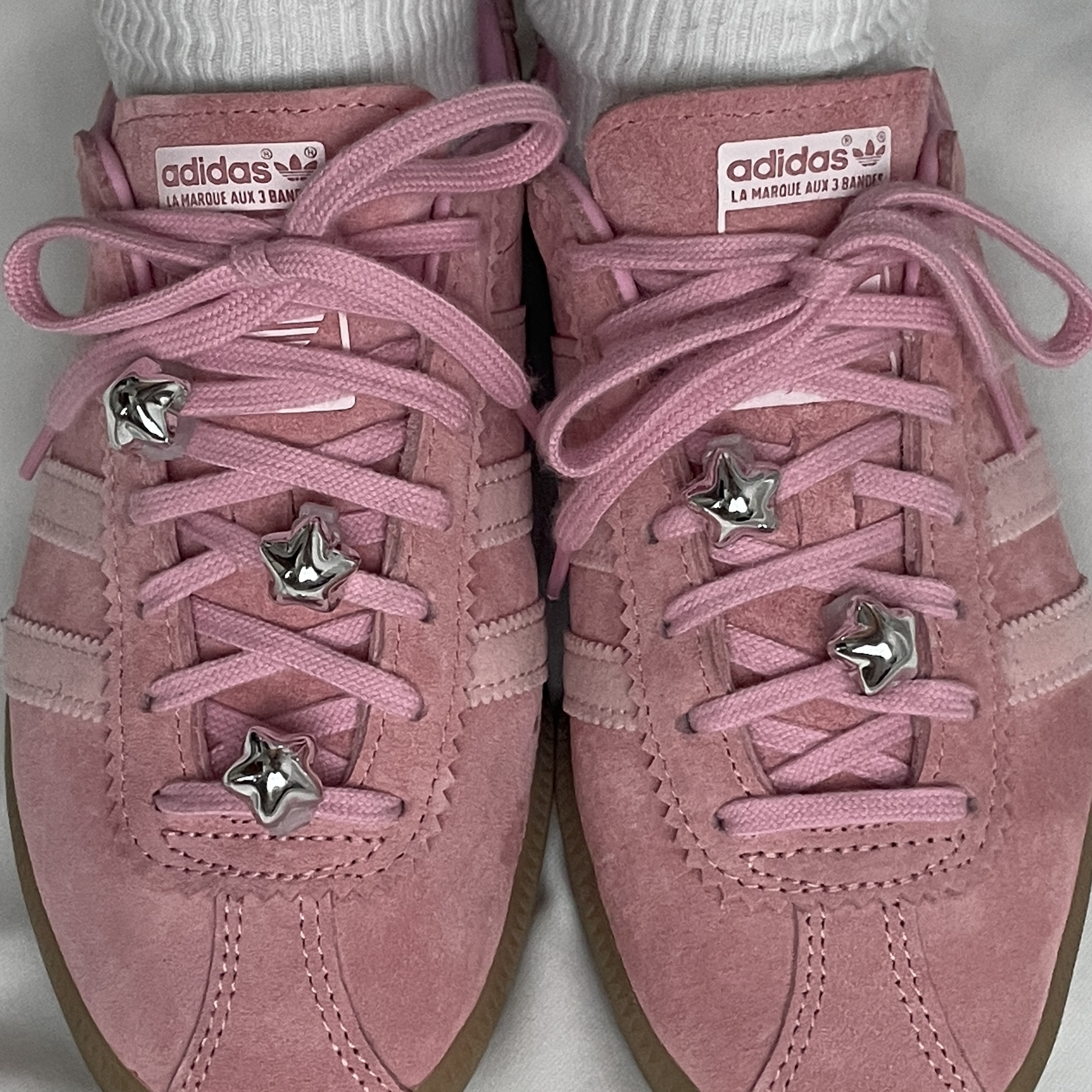 Adidas Bermuda Glow Pink 착용 스타일 - 3