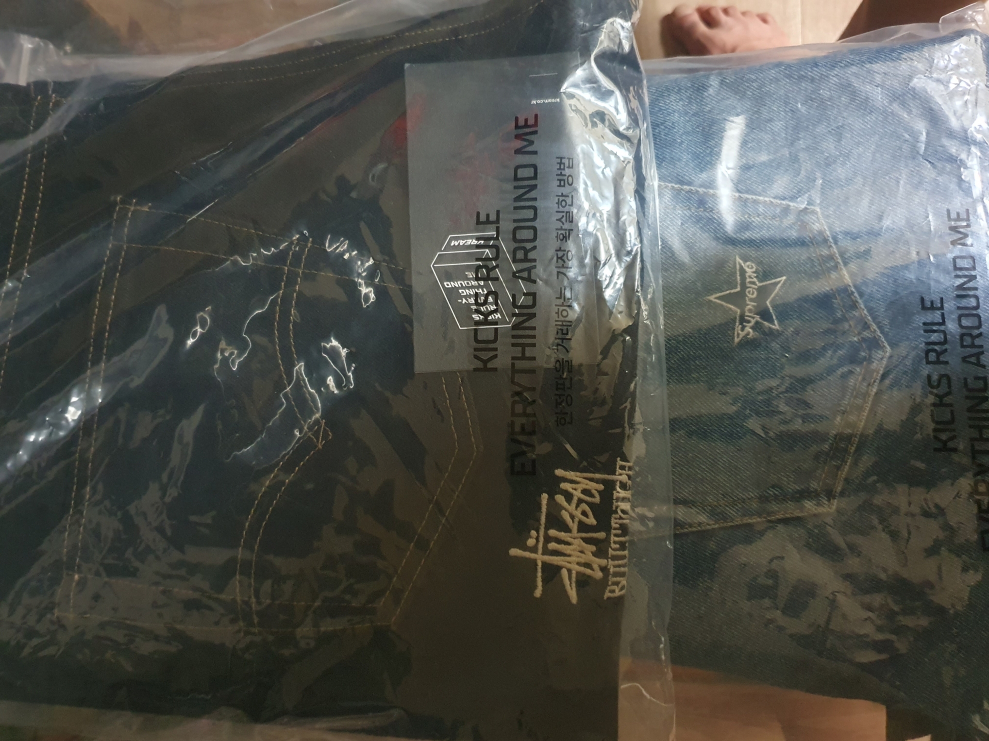 Stussy x Levi's Crispy Rinse 568 Jean Black, Supreme Regular Jean Indigo - 24SS 착용 스타일