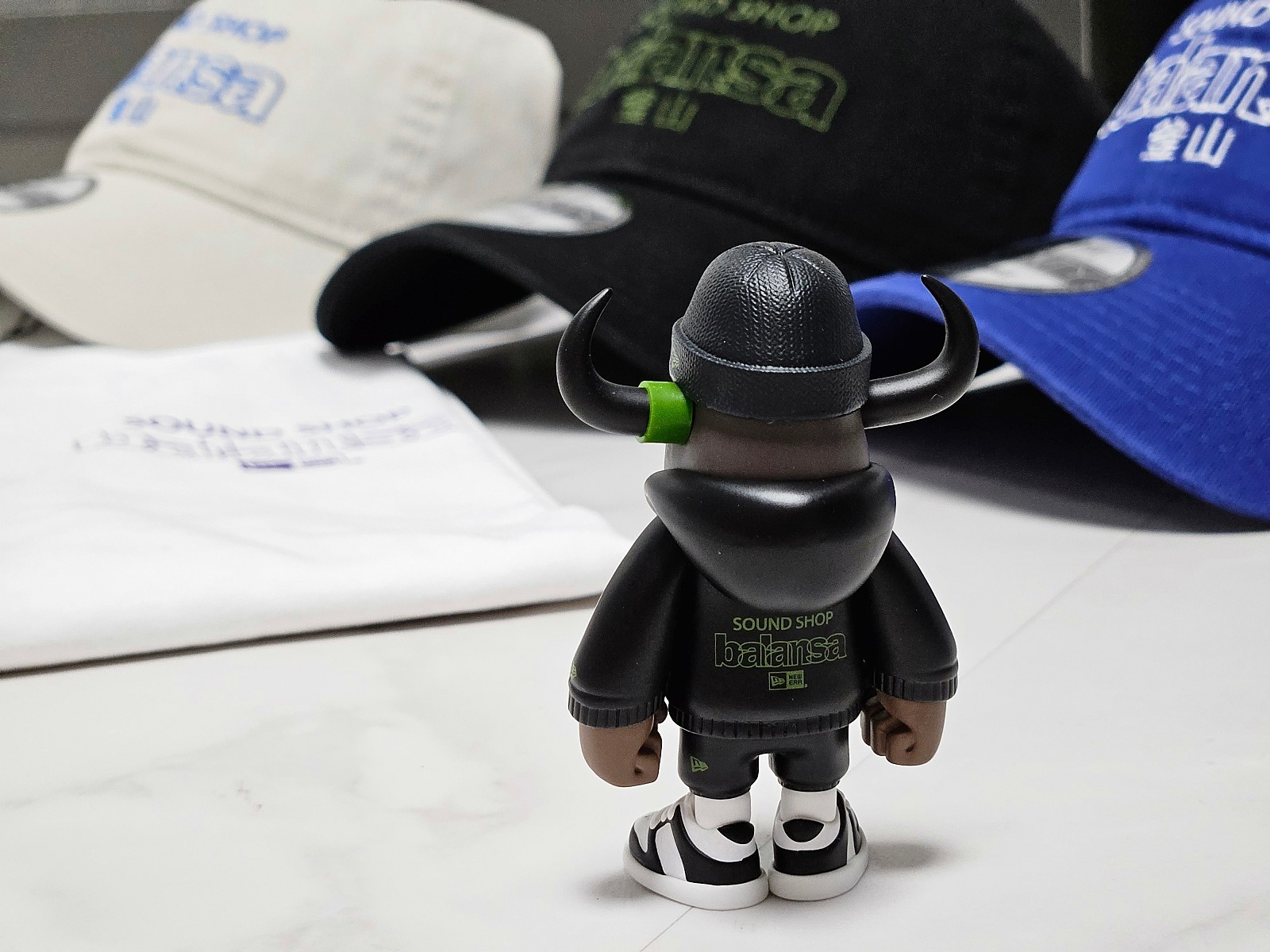 New Era x Balansa Unstructured Ball Cap Black Green, New Era x Balansa Unstructured Ball Cap White 착용 스타일 - 6