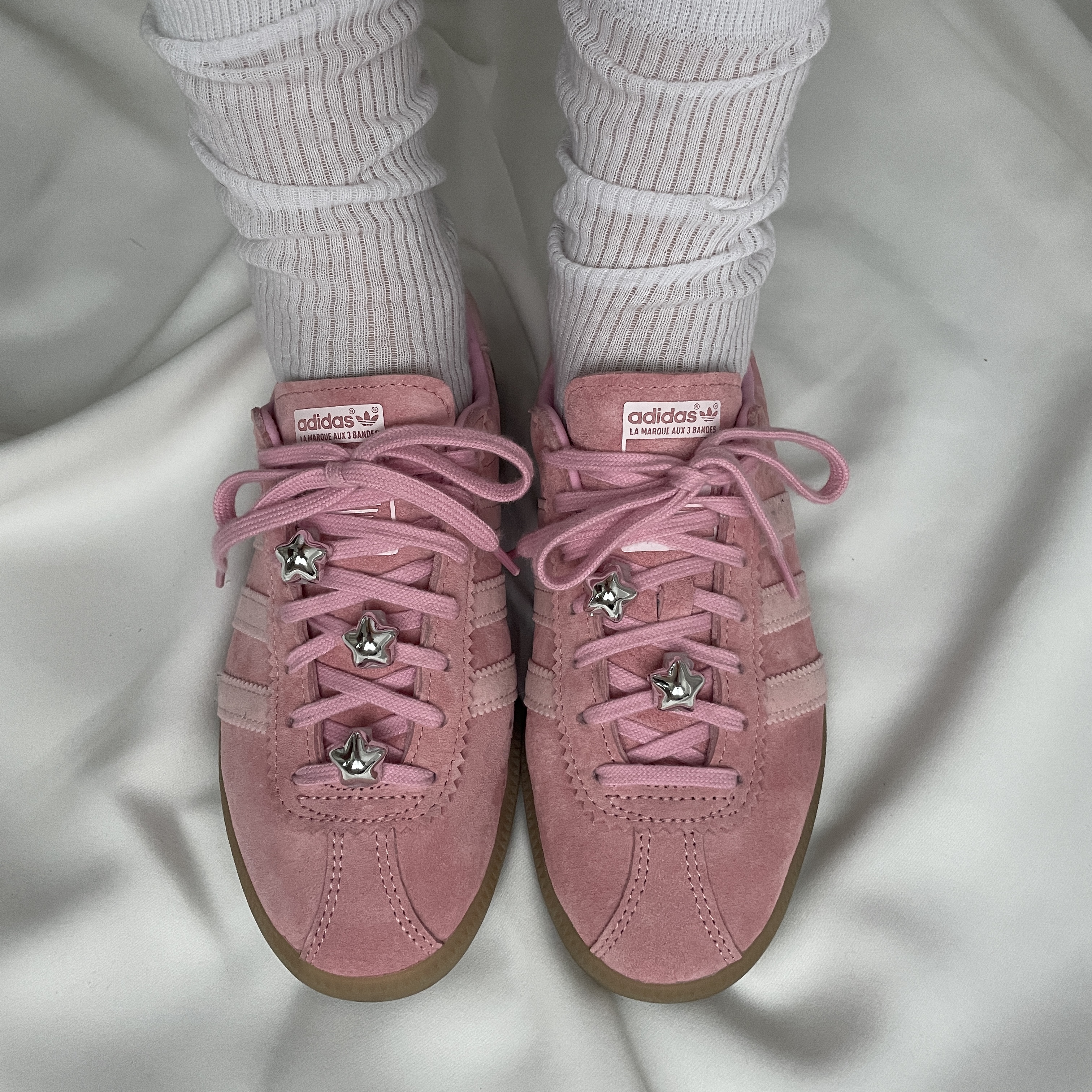 Adidas Bermuda Glow Pink 착용 스타일 - 2