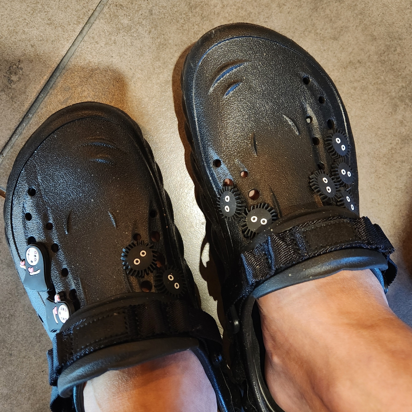 Crocs Echo Clog Black 착용 스타일