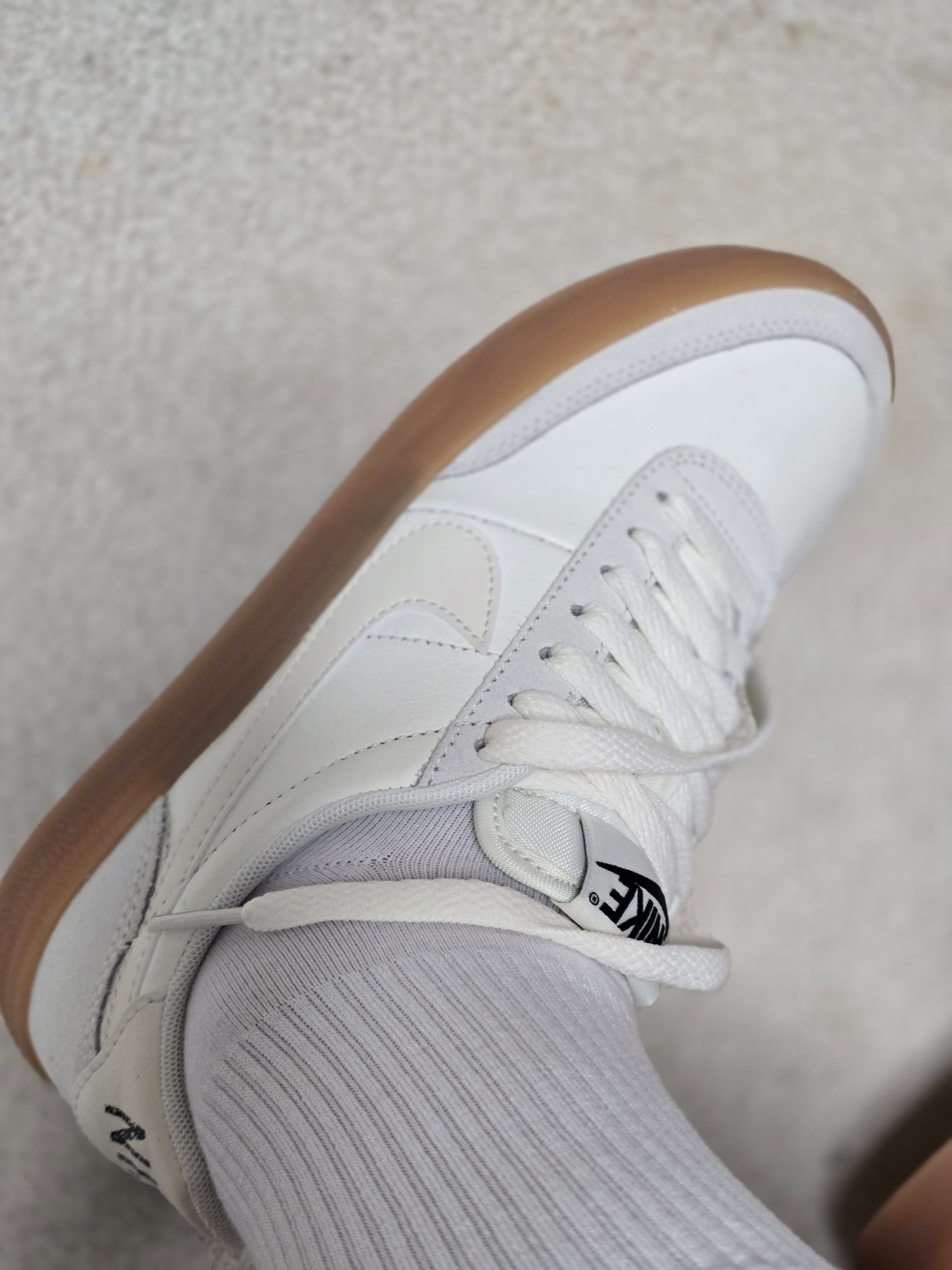 (W)  Nike Killshot 2 Sail Gum 착용 스타일 - 3