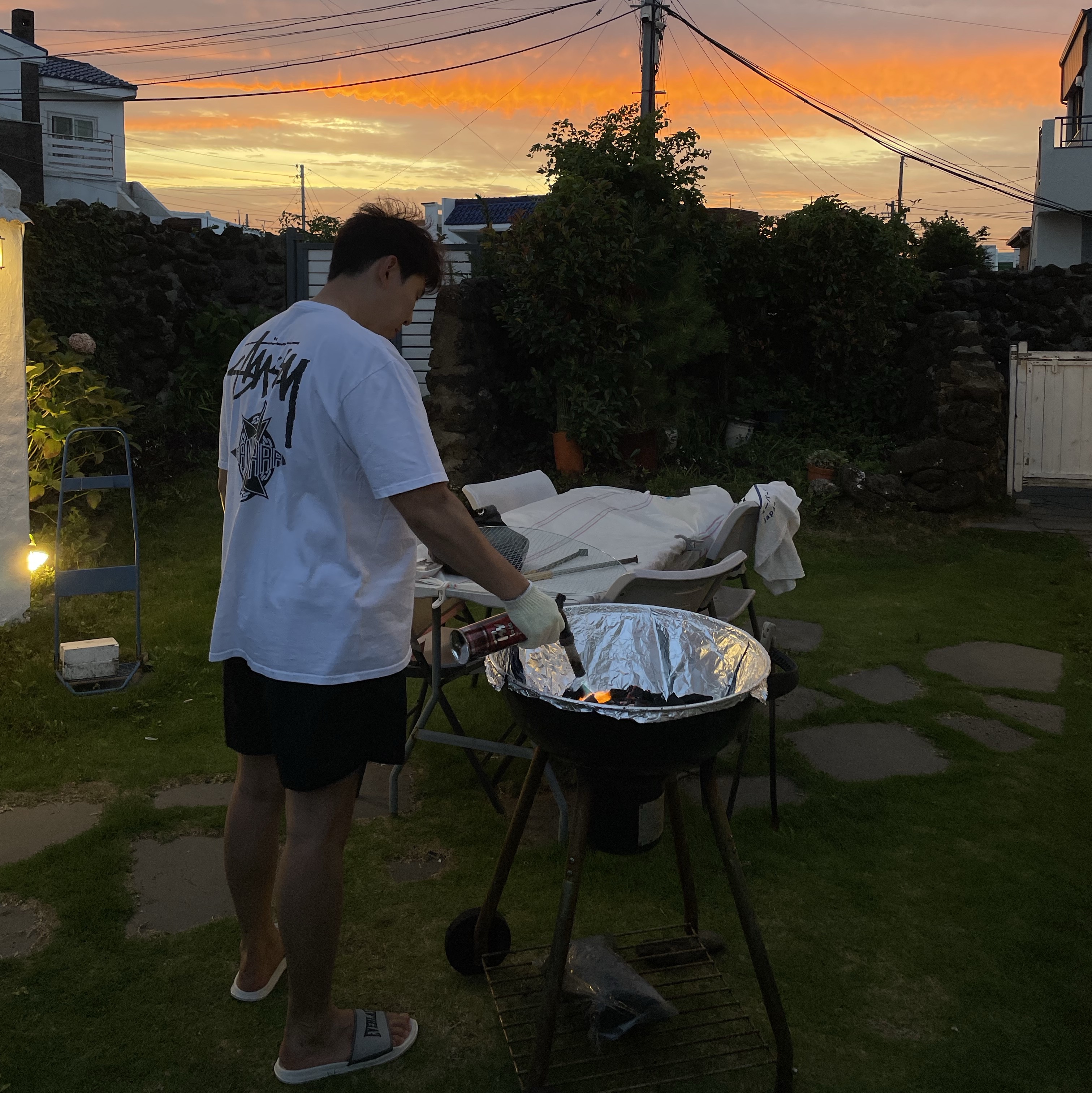 Stussy x Gang Starr Take It Personal T-Shirt White, Nike NRG ACG Trail Shorts Black Dark Smoke Grey - Asia 착용 스타일