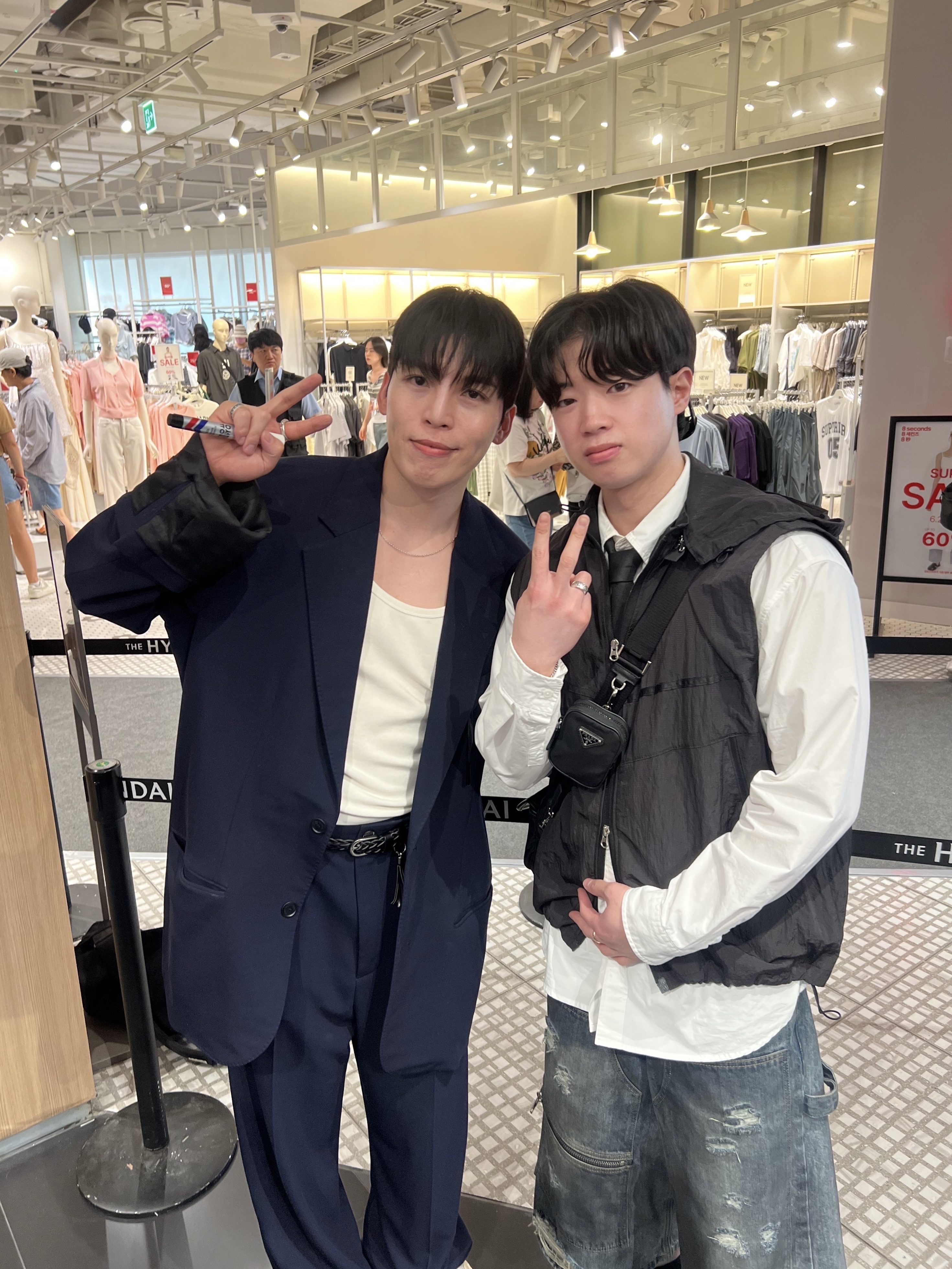 Prada Re-Nylon and Saffiano Leather Shoulder Bag Black, Gentle Monster x Maison Margiela MM106 Black Black ์ฐฉ์ฉ ์คํ์ผ - 2