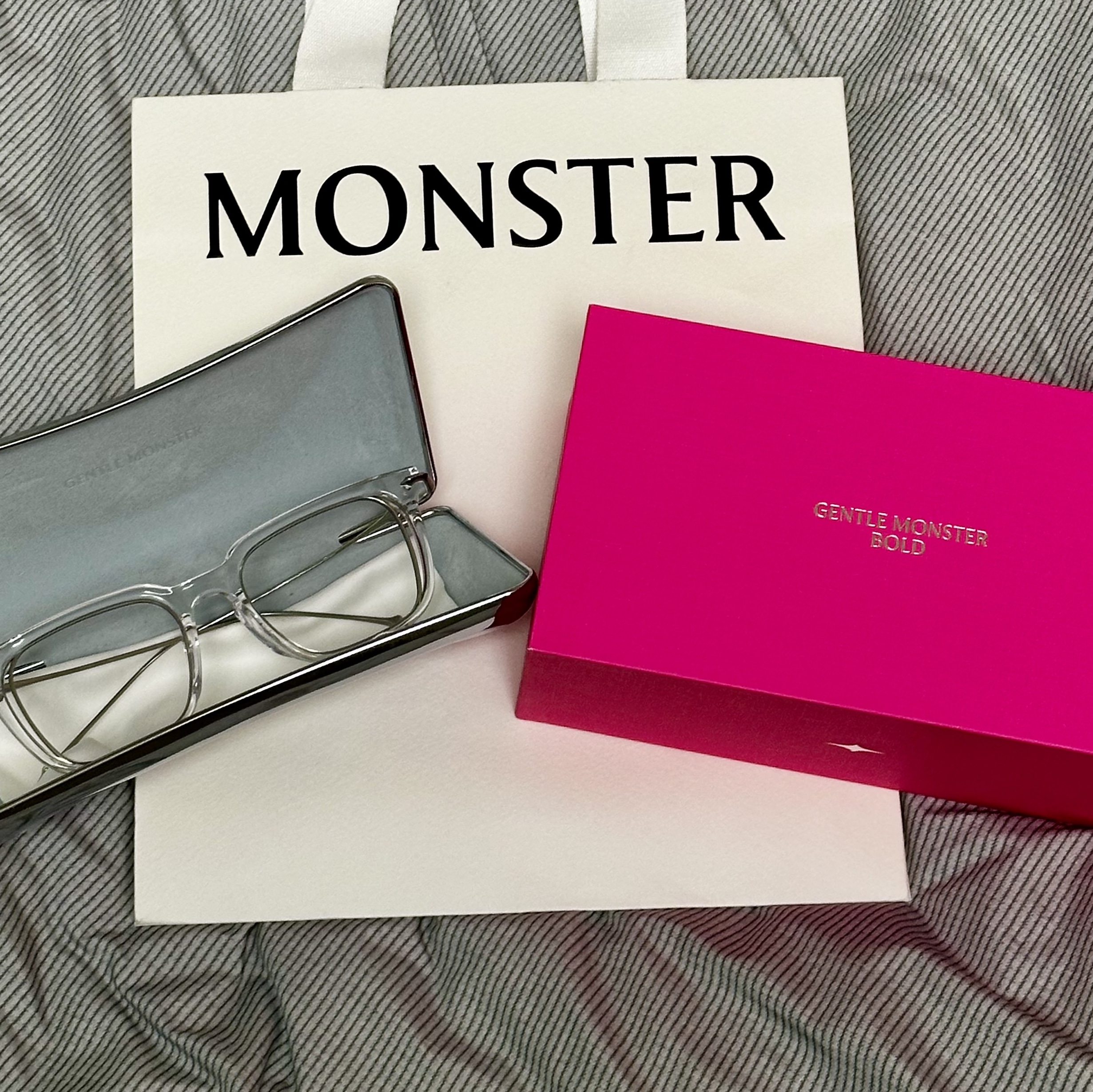 Gentle Monster Ego C1 Translucent Clear, Stussy World Tour T-Shirt White 2024,2025 착용 스타일 - 2