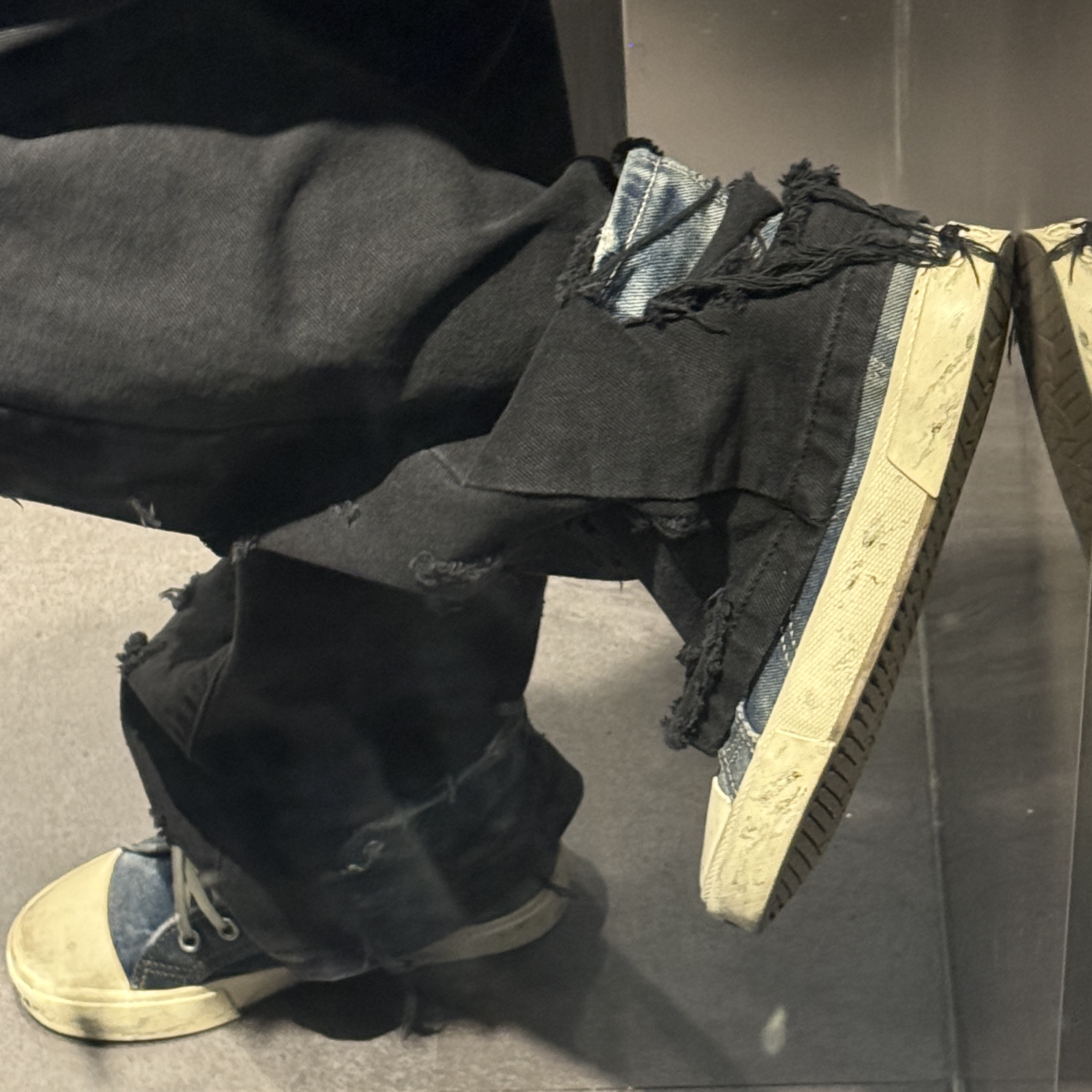 (W) Balenciaga Paris High Top Sneakers Blue 착용 스타일