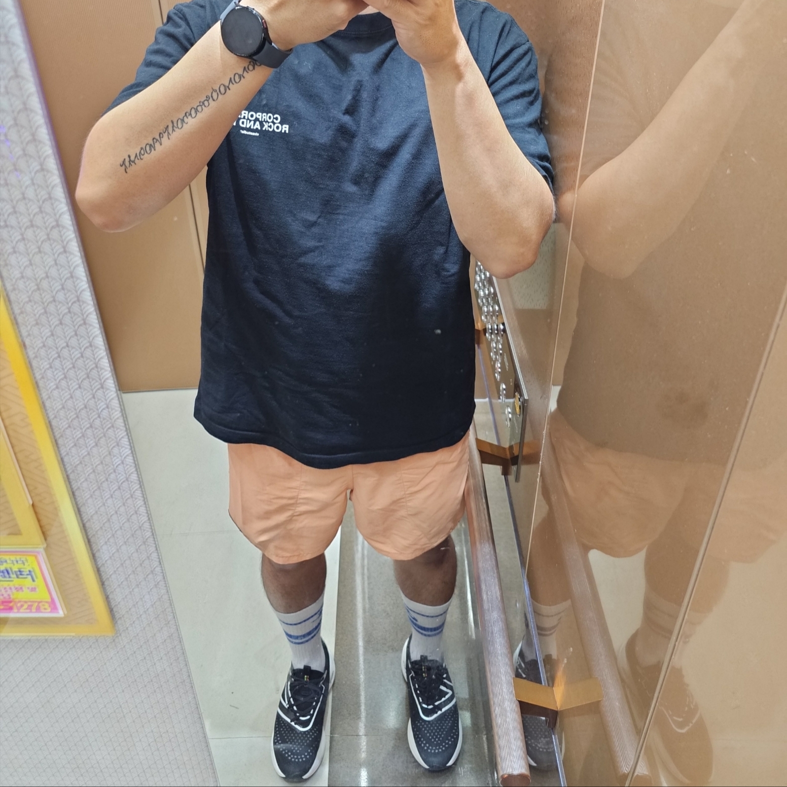 Nike NSW Everyday Essential Crew Socks White Game Royal (3 Pack/Korean Ver.), New Balance FuelCell Supercomp Trainer v2 White - 2E Wide 착용 스타일