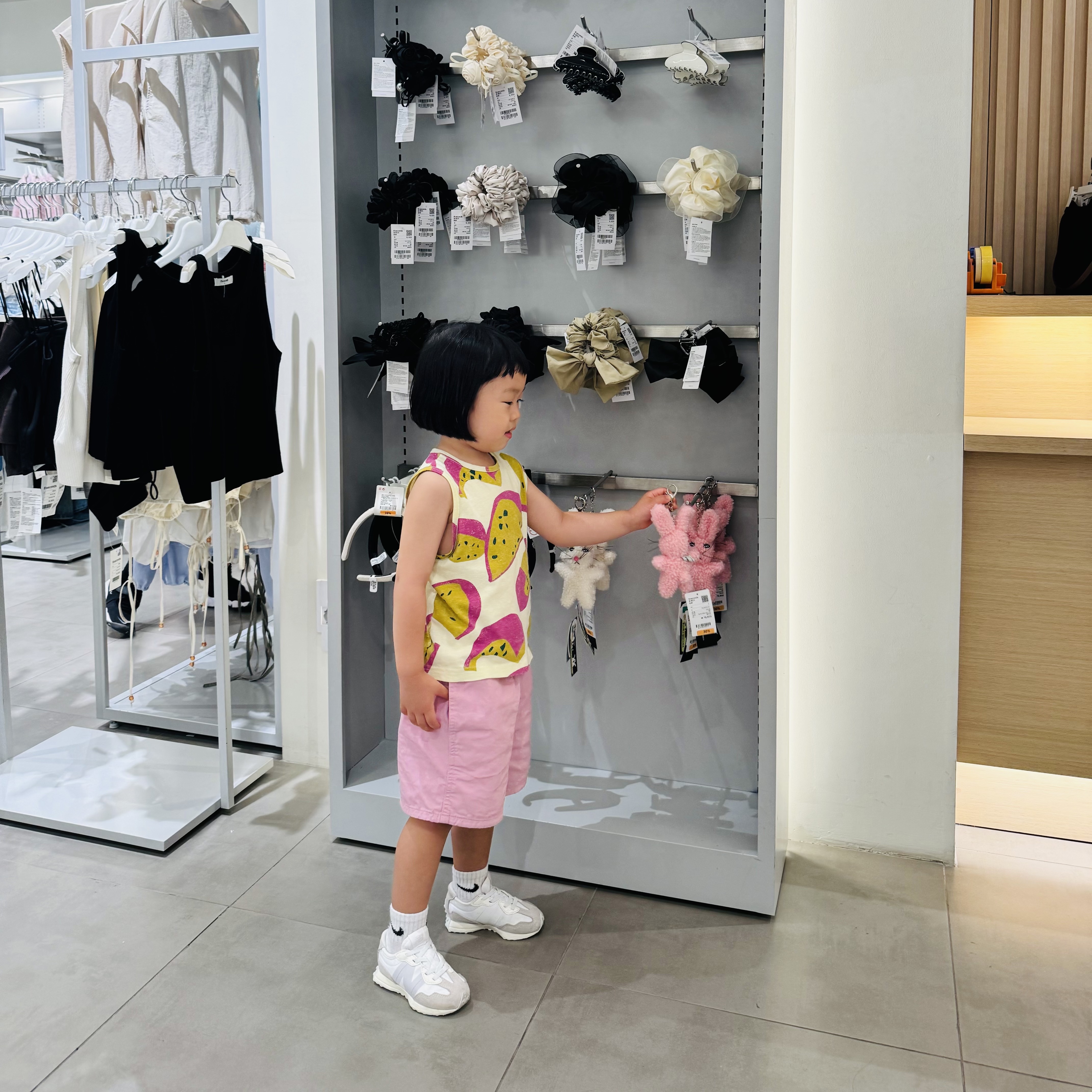 (Kids) Patagonia Funhoggers Cotton Shorts Sunfade Pink, (Kids) Nike Everyday Cushion Ankle Socks White (3 Pack/Korean Ver.) 착용 스타일 - 3