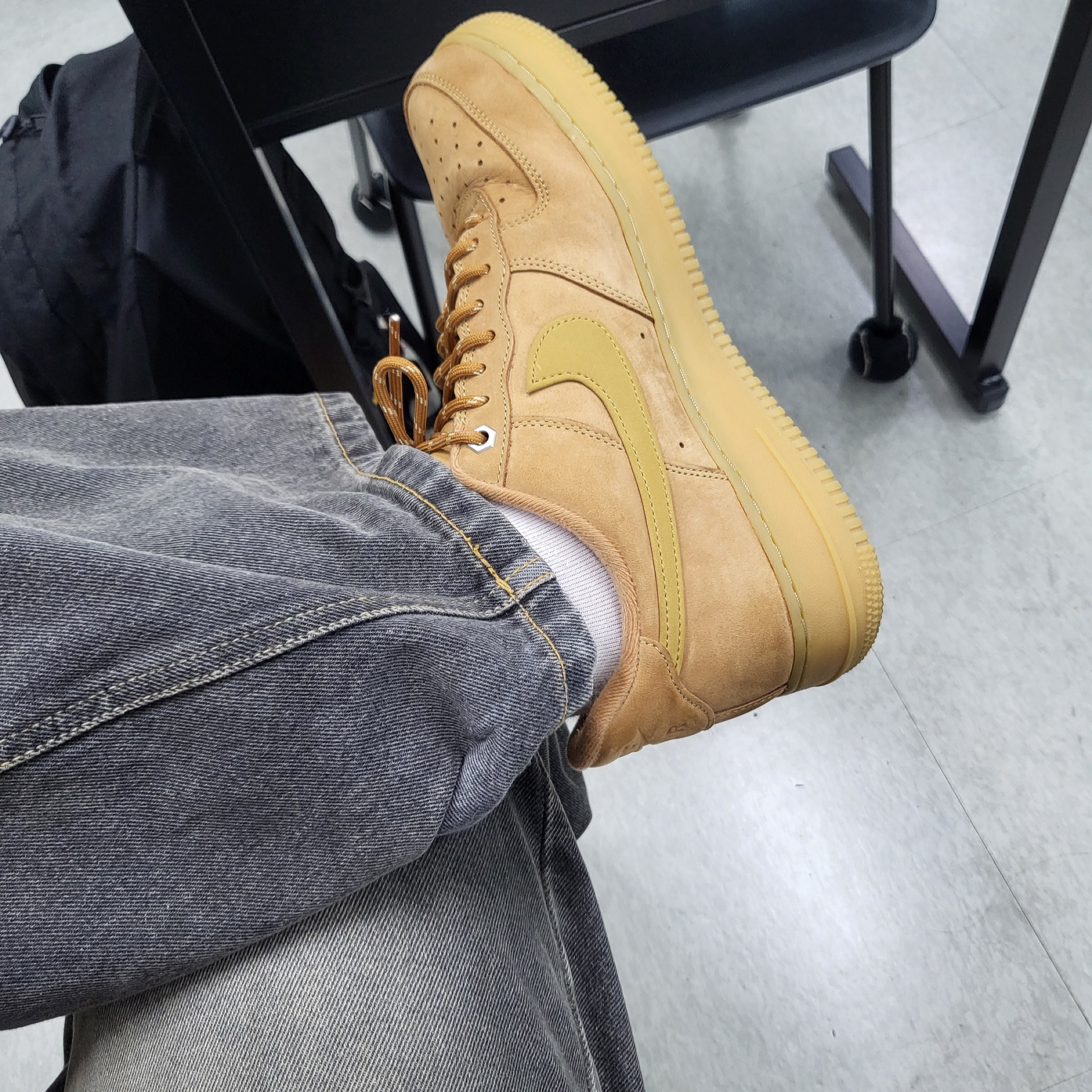 Nike Air Force 1 '07 WB Flax 착용 스타일
