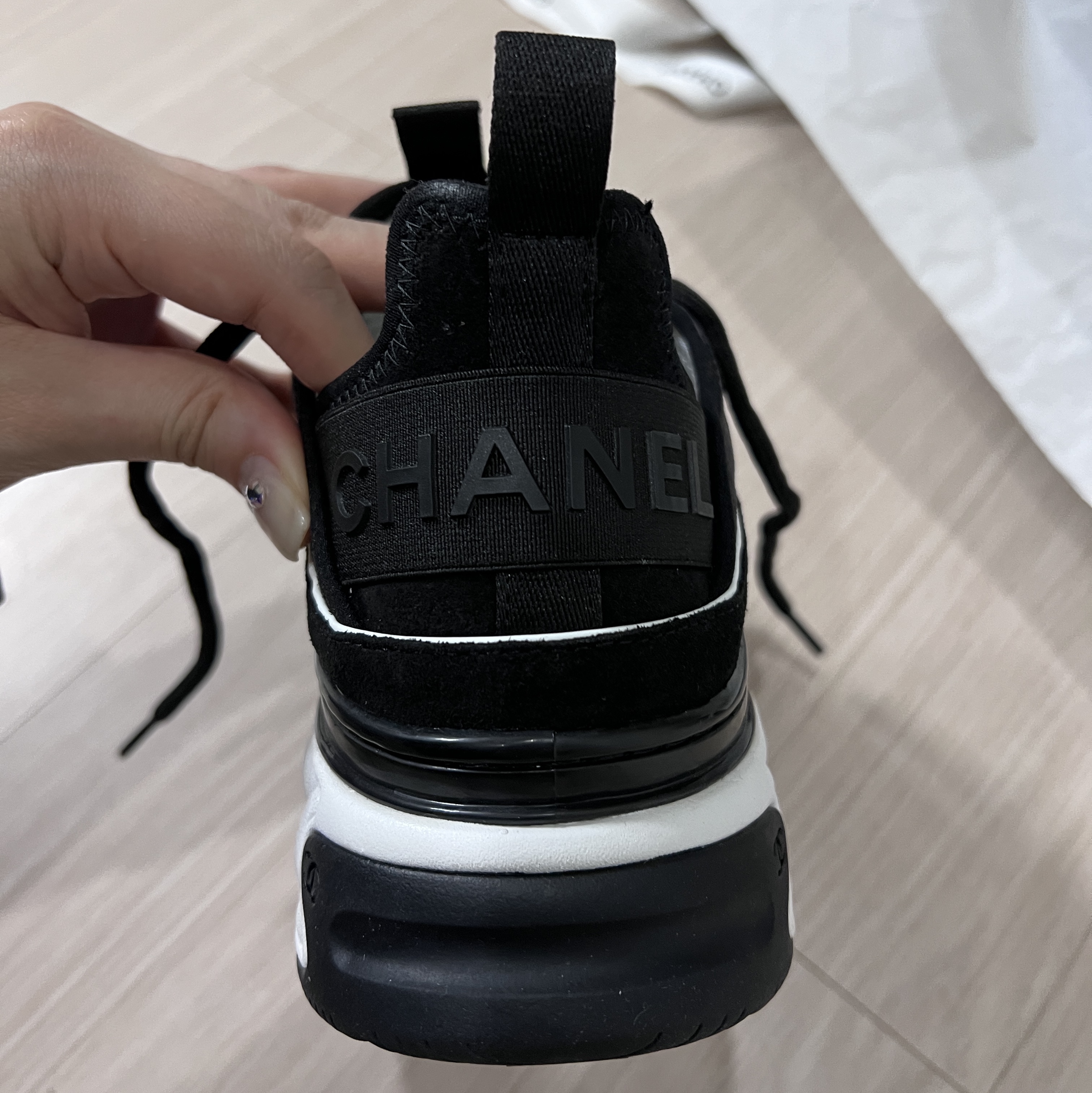 (W) Chanel Mixed Fibers Sneakers Fabric Suede Calfskin & Black 착용 스타일 - 2