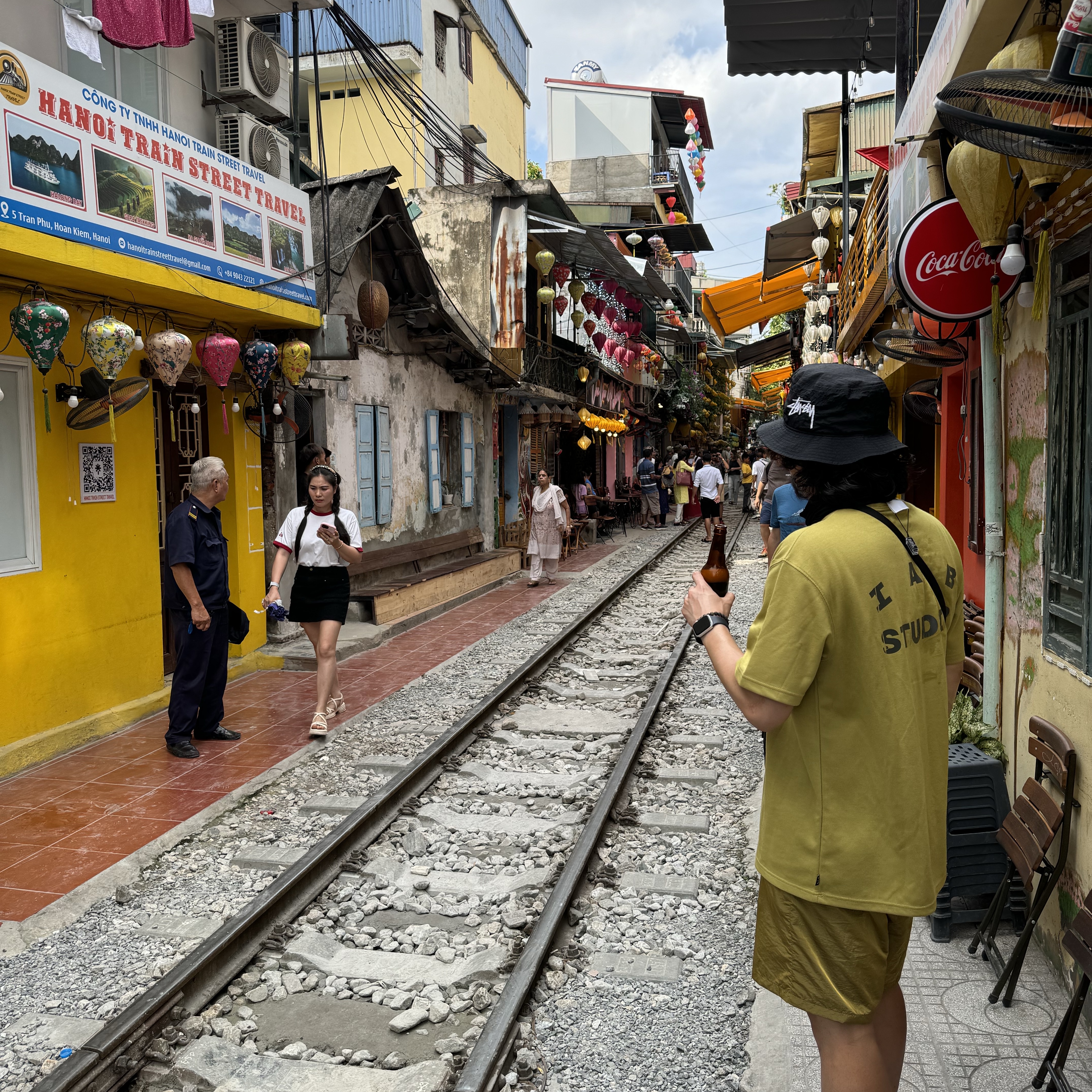 IAB Studio x D.P. T-Shirt Olive Green, Nike x Stussy Bucket Hat Black 착용 스타일 - 1