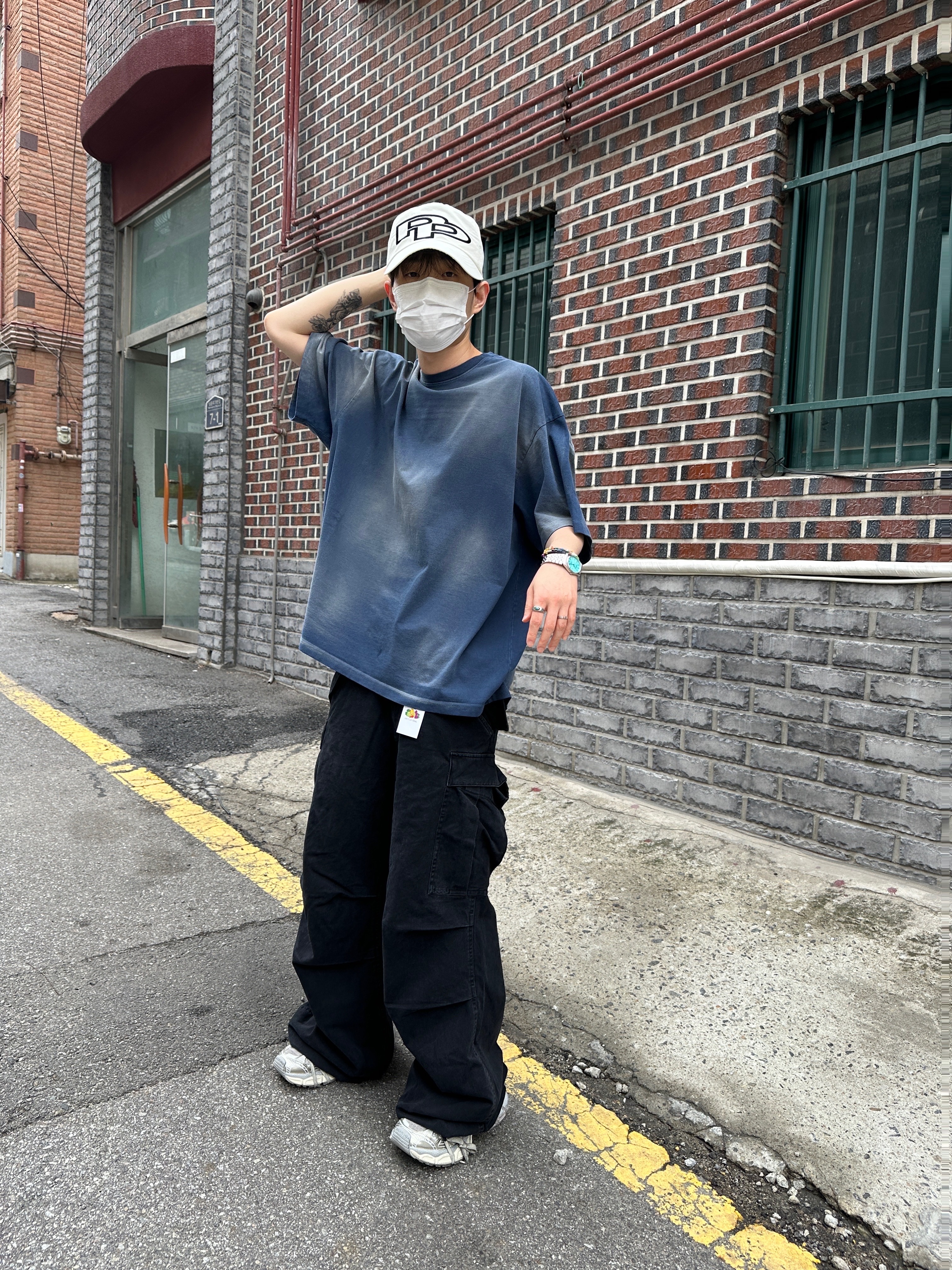 Nonnod Back Detail T-shirt Washed Navy 착용 스타일 - 3