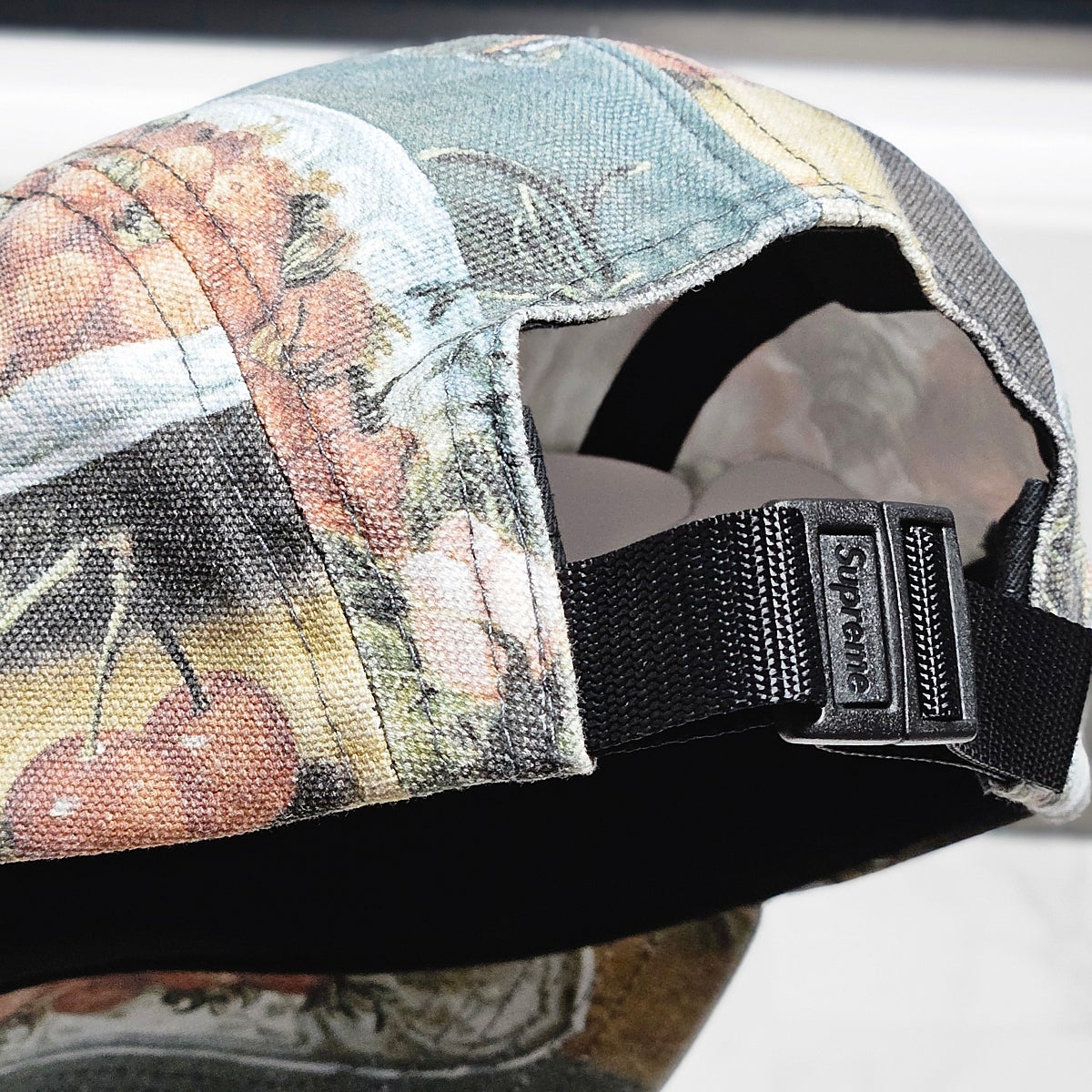 Supreme Strawberries Camp Cap Multicolor - 23SS 착용 스타일 - 4
