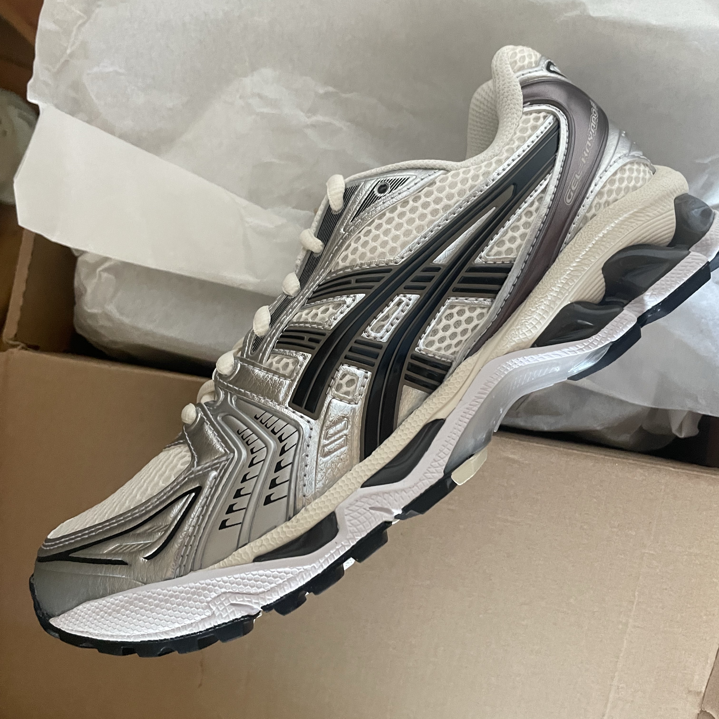 Asics Gel-Kayano 14 Cream Black 착용 스타일