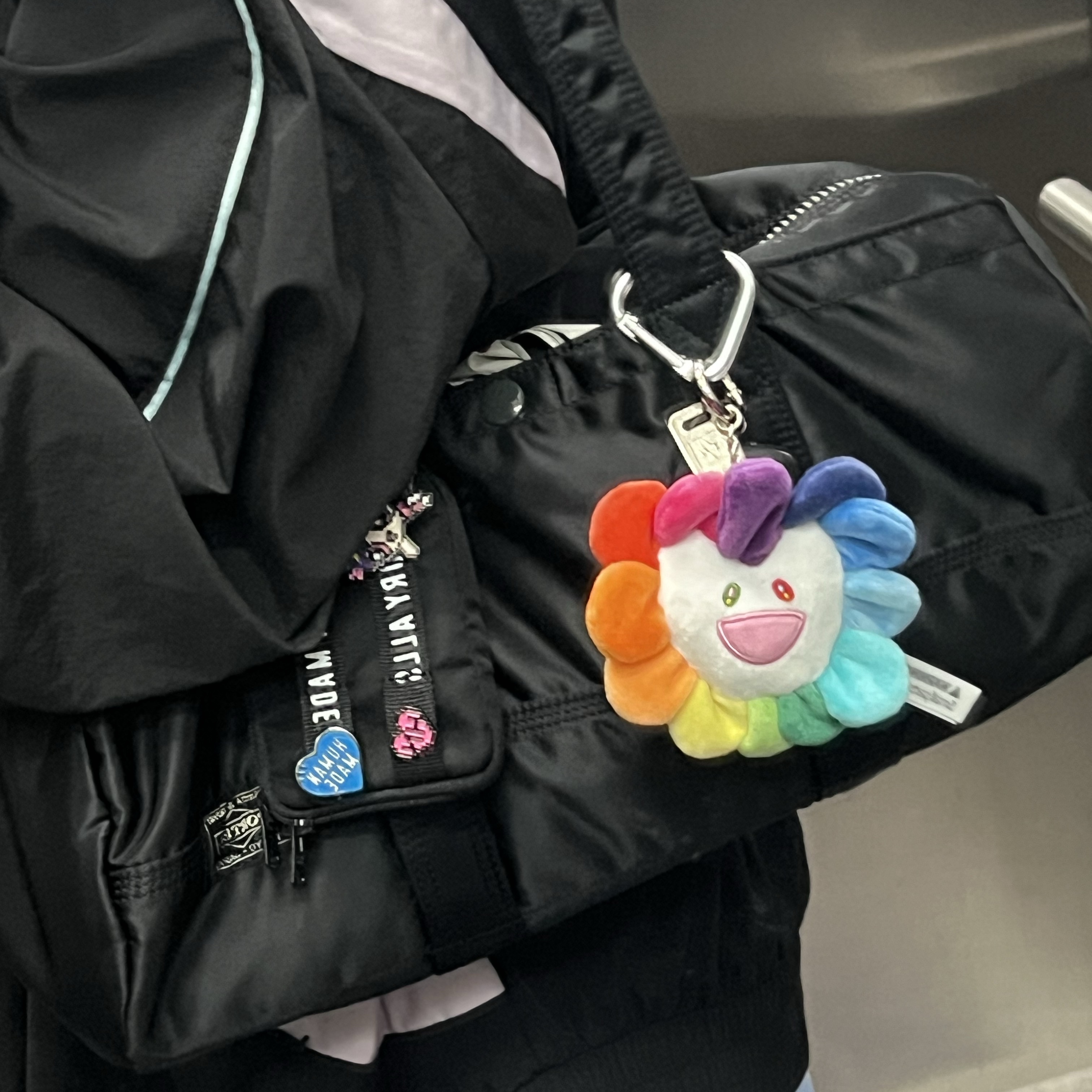 NewJeans x Murakami Plush Keyring Flower, Human Made Military Card Case Black 착용 스타일