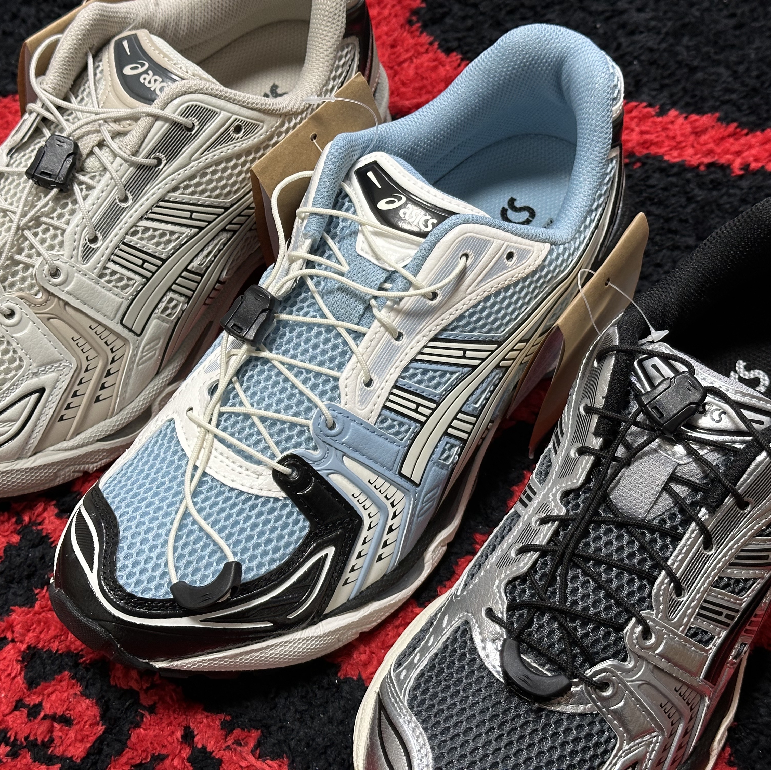 Asics Unlimited Gel-Kayano 14 Carrier Grey Black, Asics Unlimited Gel-Kayano 14 Mist Cream 착용 스타일