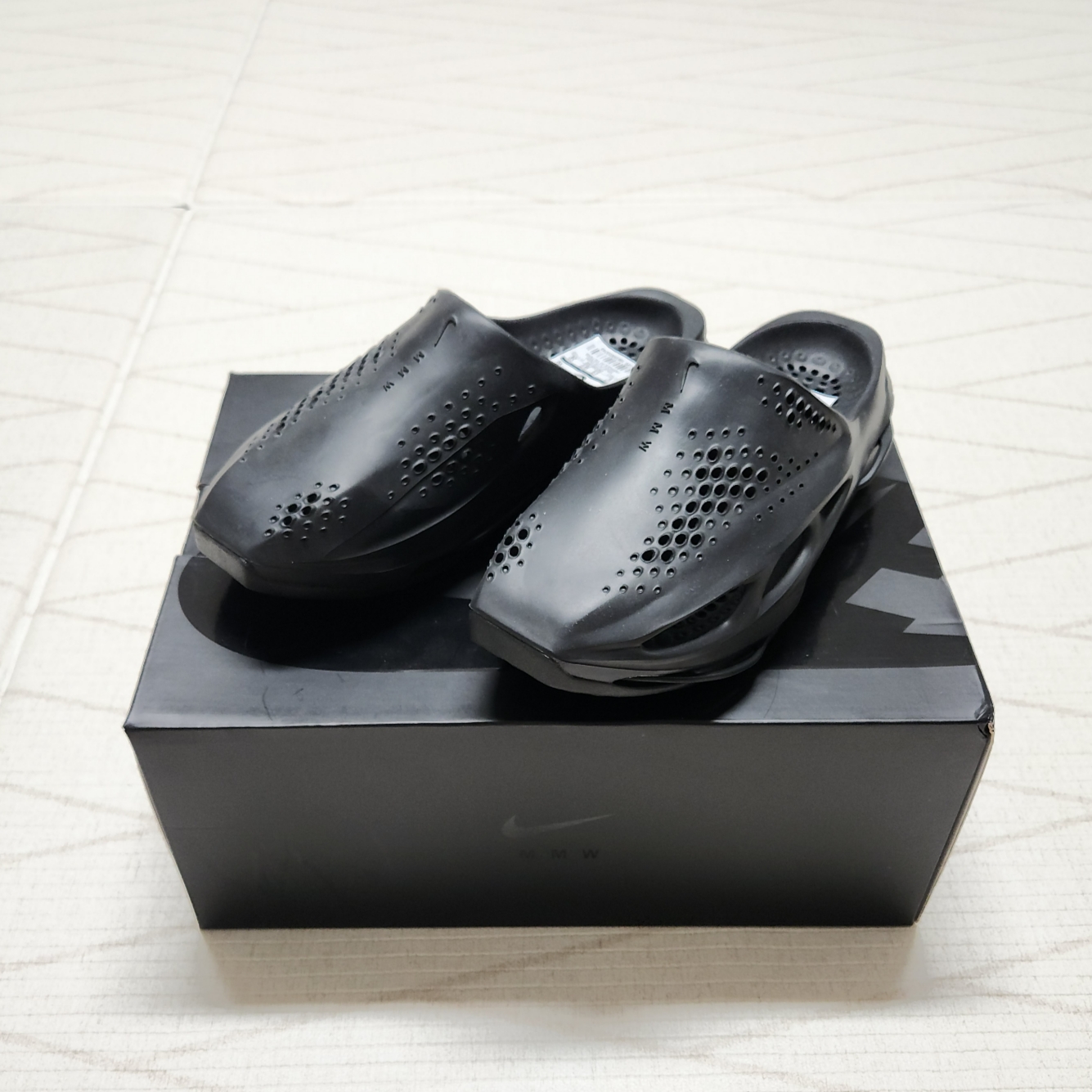 Nike x Matthew M Williams 005 Slide Black 착용 스타일 - 1