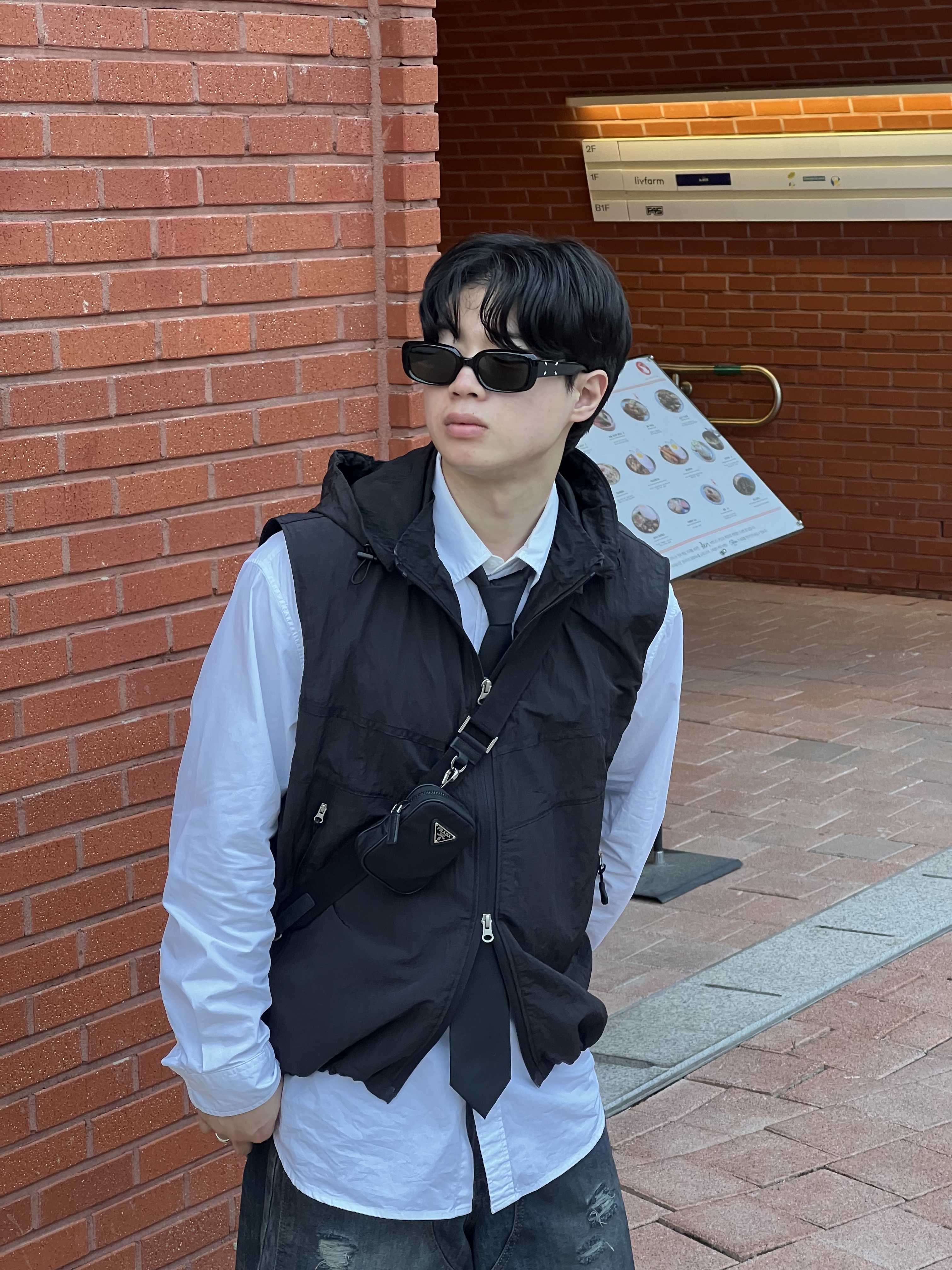 Prada Re-Nylon and Saffiano Leather Shoulder Bag Black, Gentle Monster x Maison Margiela MM106 Black Black ์ฐฉ์ฉ ์คํ์ผ - 1