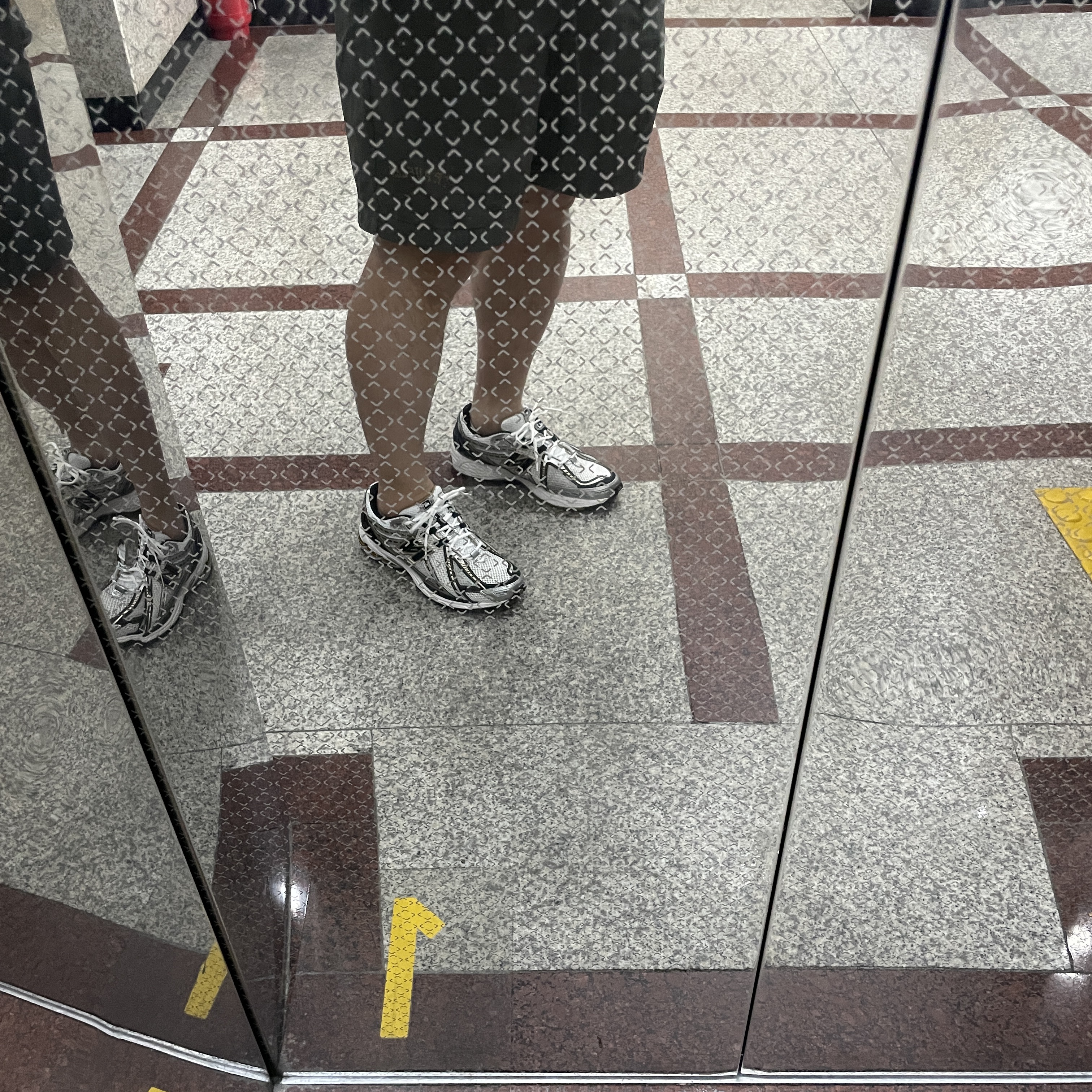 New Balance 1906R White Gold 착용 스타일