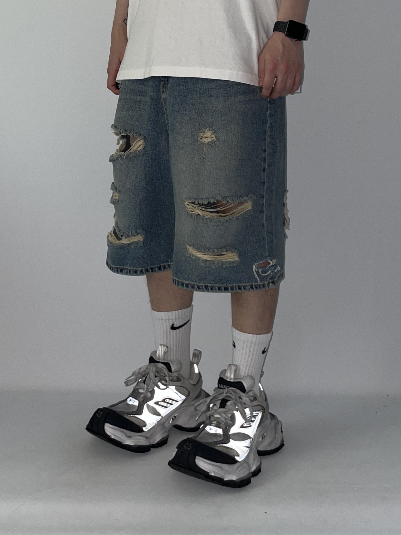 Balenciaga Cargo Sneakers White Grey 착용 스타일 - 3