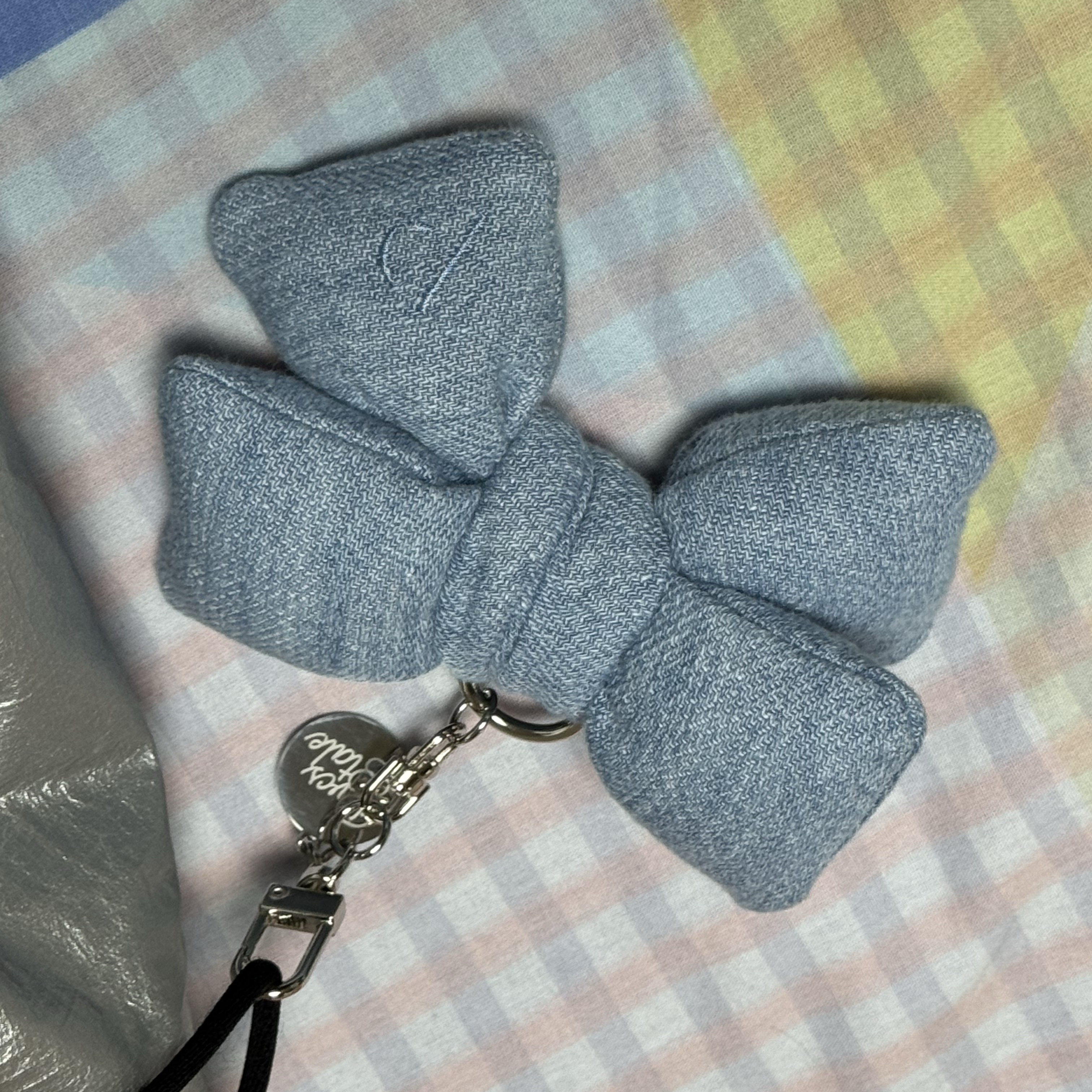 [KREAM 단독] PVCS x Bloomingtale Ribbon Denim Keyring Light blue Denim 착용 스타일
