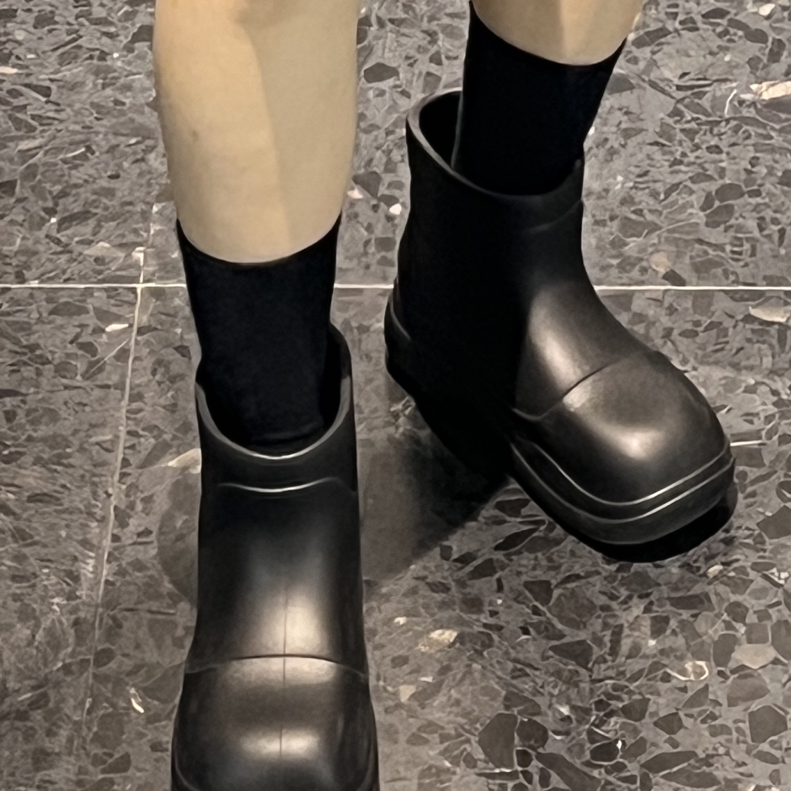 (W) Rockfishweatherwear Hayden Boots Black 착용 스타일 - 2