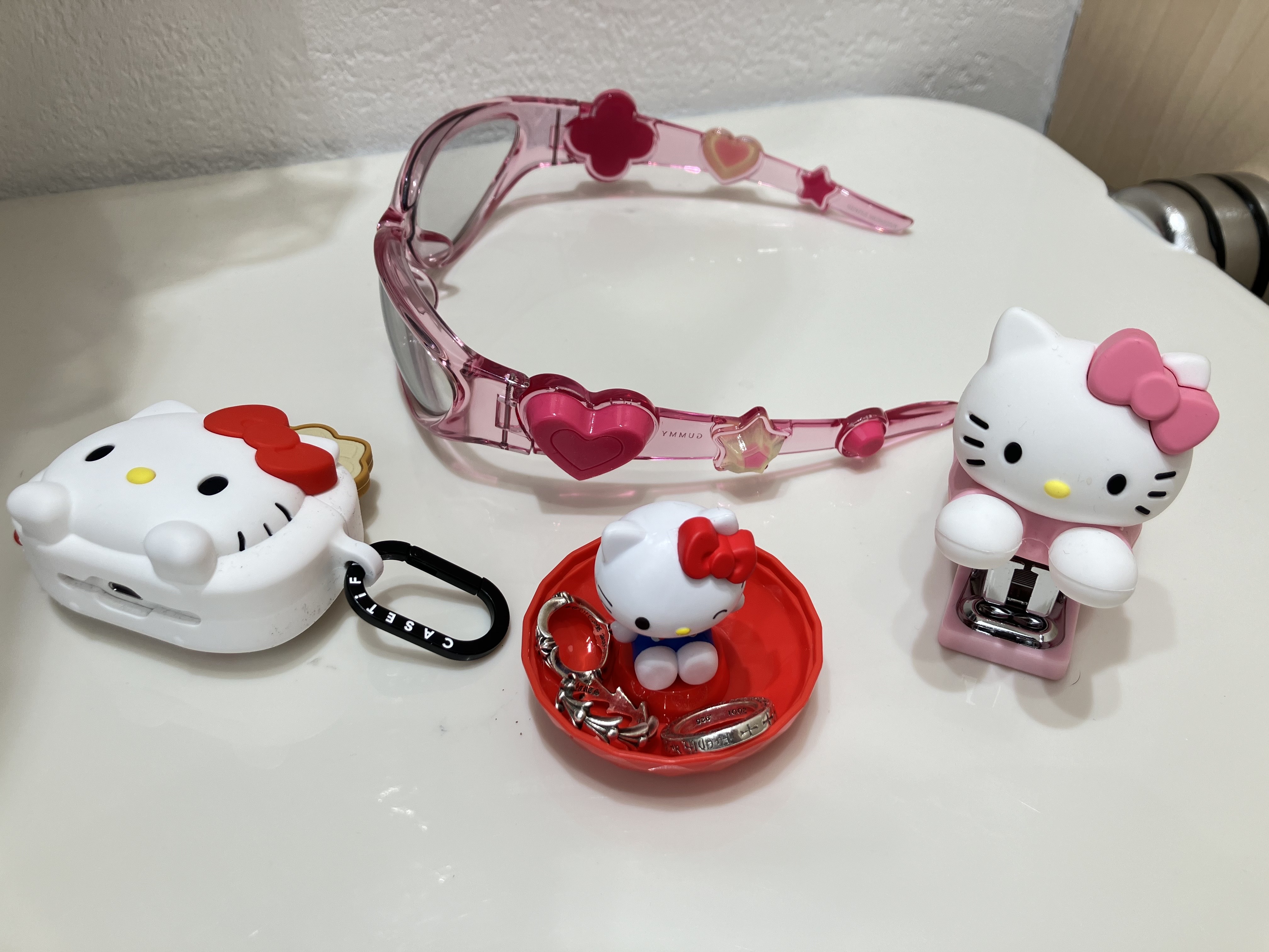 Casetify x Hello Kitty Collectible Toaster AirPods Pro 1st/2nd Gen Case, Gentle Monster Gummy PC12 Translucent Pink 착용 스타일