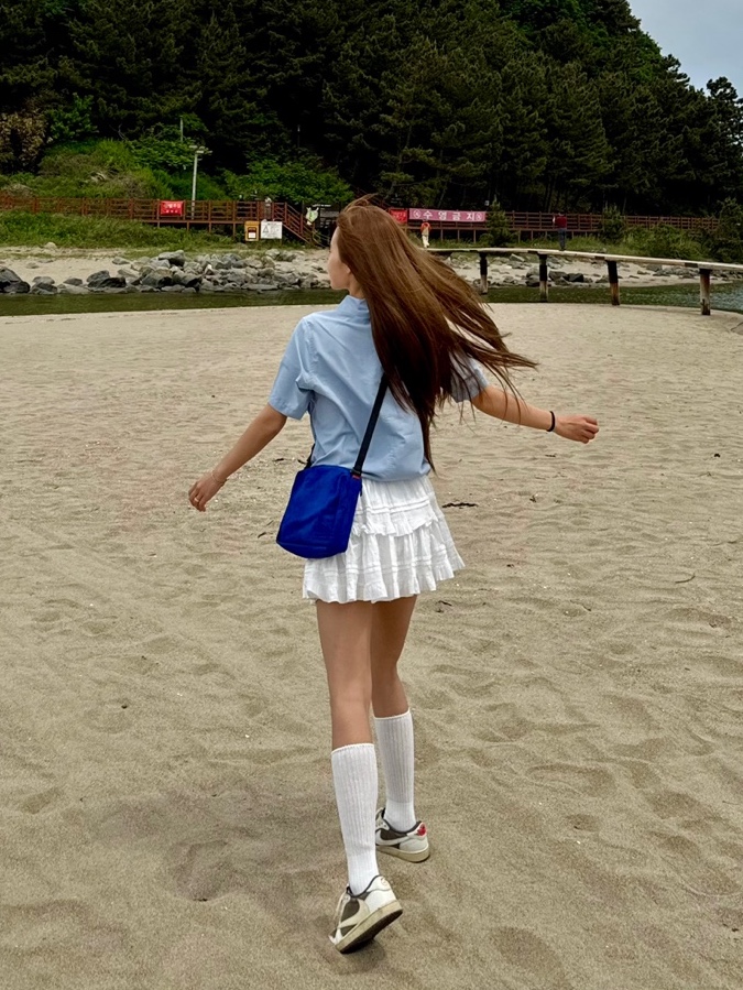 Supreme x The North Face Suede Shoulder Bag Blue - 23FW, Jordan 1 x Travis Scott Retro Low OG SP Sail and Ridgerock 착용 스타일 - 3