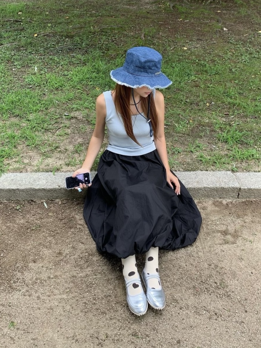 Jacquemus Le Bob Artichaut Bucket Hat Gradient Blue 착용 스타일