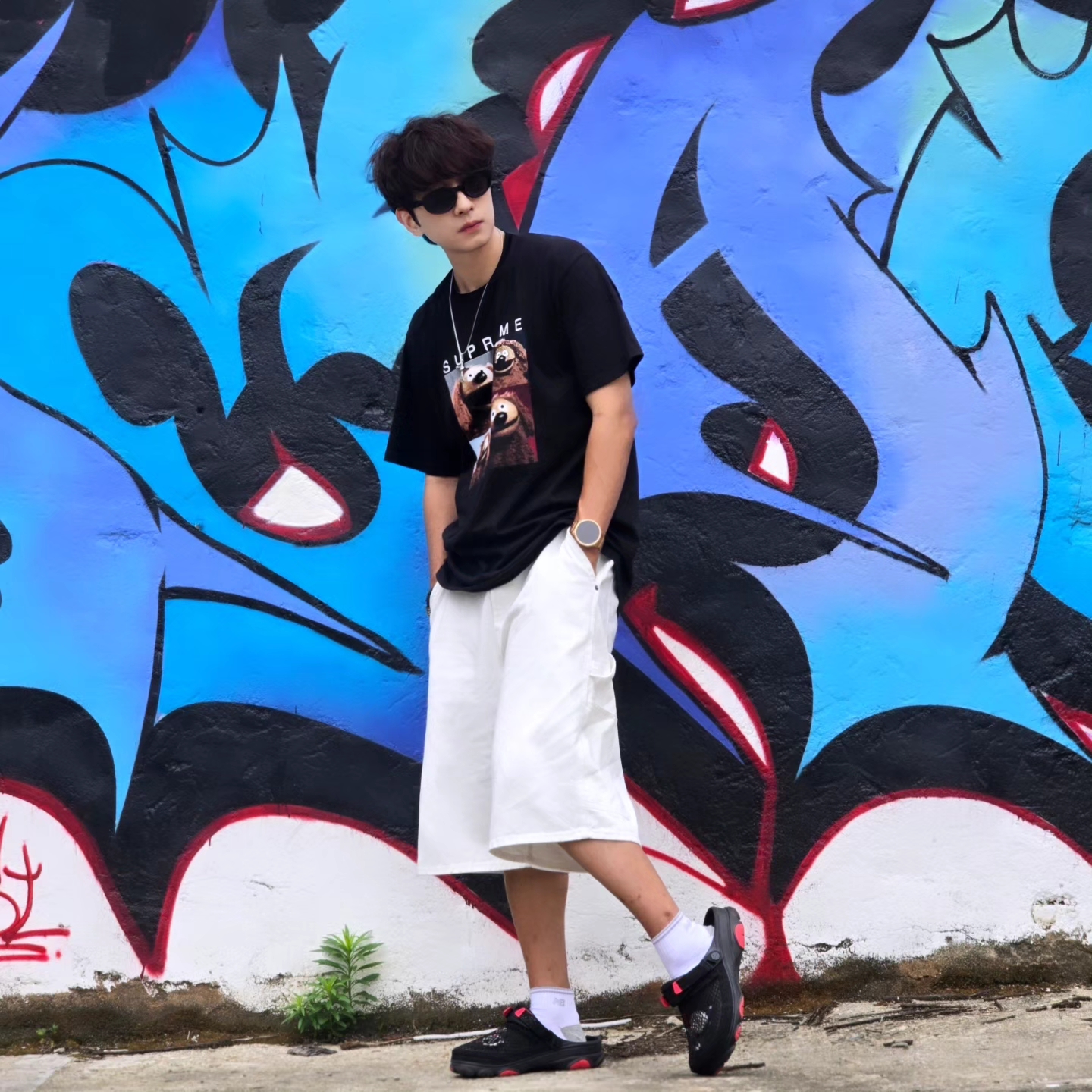 Supreme Rowlf T-Shirt Black - 24SS, Crocs x Staple Classic All Terrain Clog Black 착용 스타일 - 4