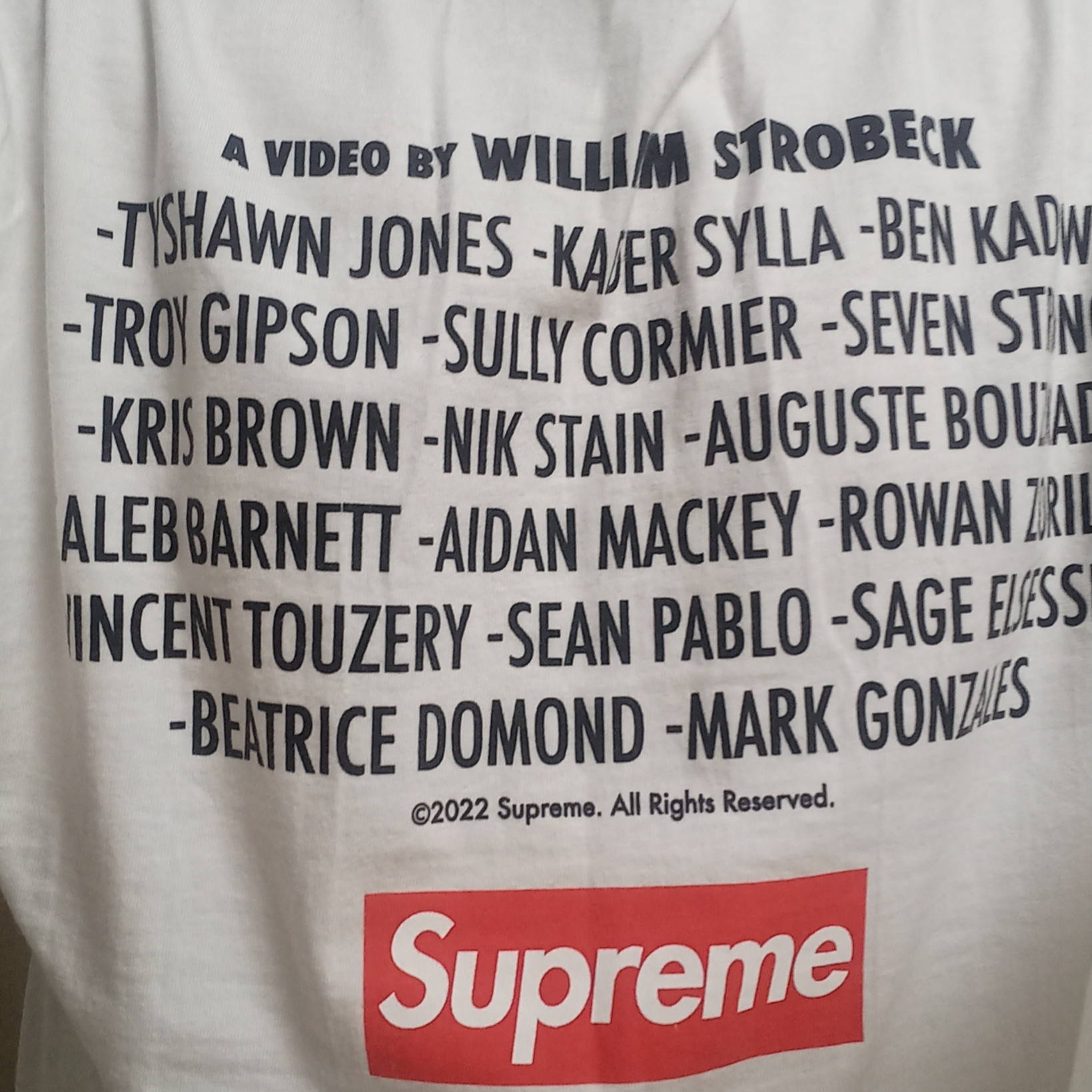 Supreme Play Dead T-Shirt White - 22FW, Gucci Silver Necklace With Interlocking G Silver Aged Finish 착용 스타일 - 2