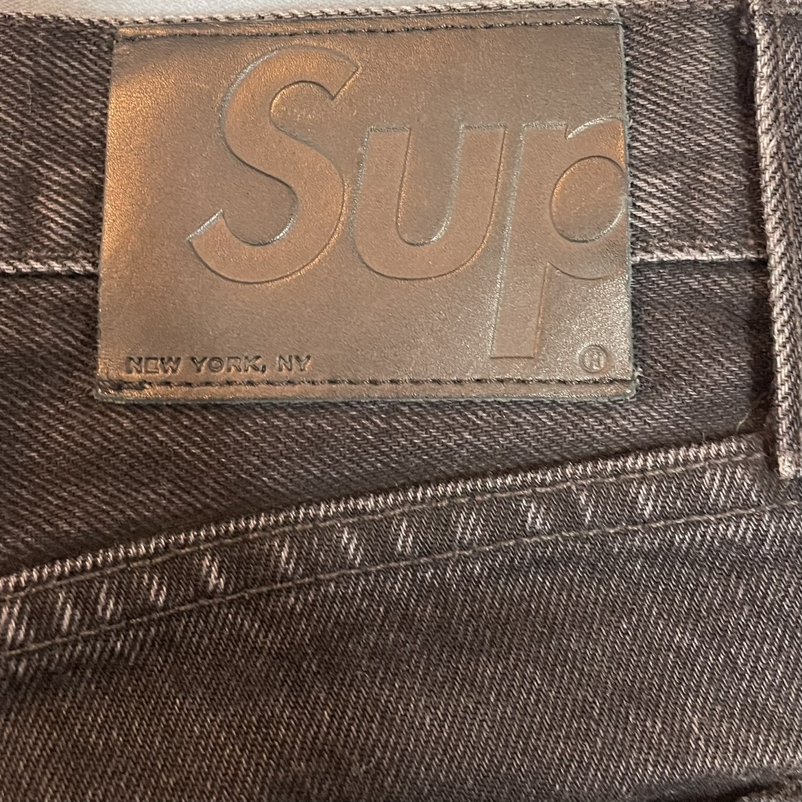 Supreme Stone Washed Black Slim Jean Wahsed Black - 23FW 착용 스타일 - 2