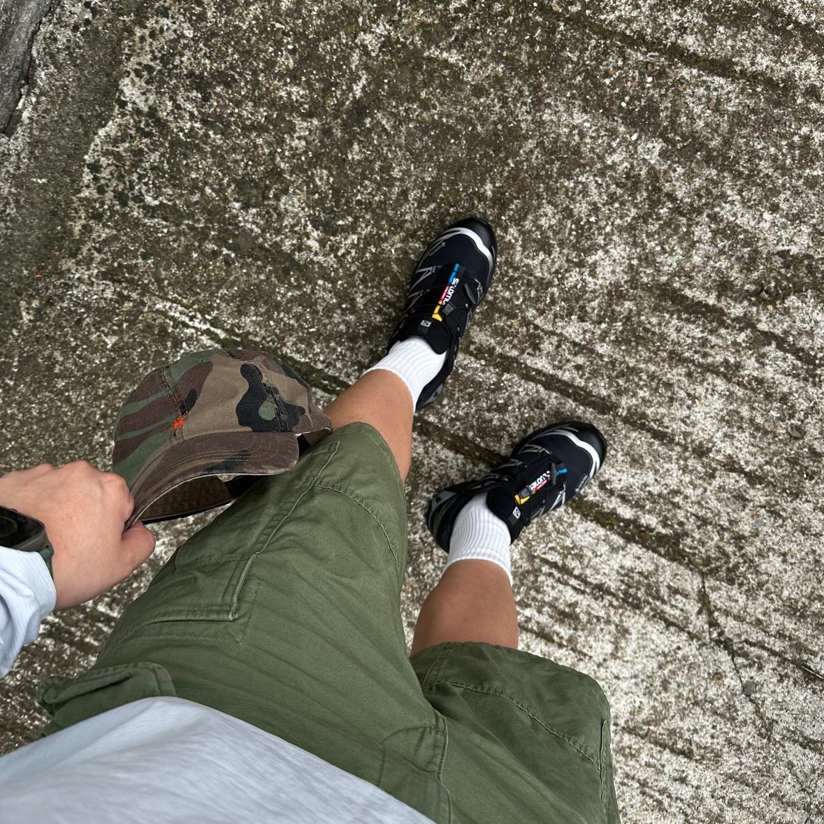 Salomon XT-6 GTX Black Silver, Arc'teryx Gore 5 Panel Cap Black 착용 스타일 - 2