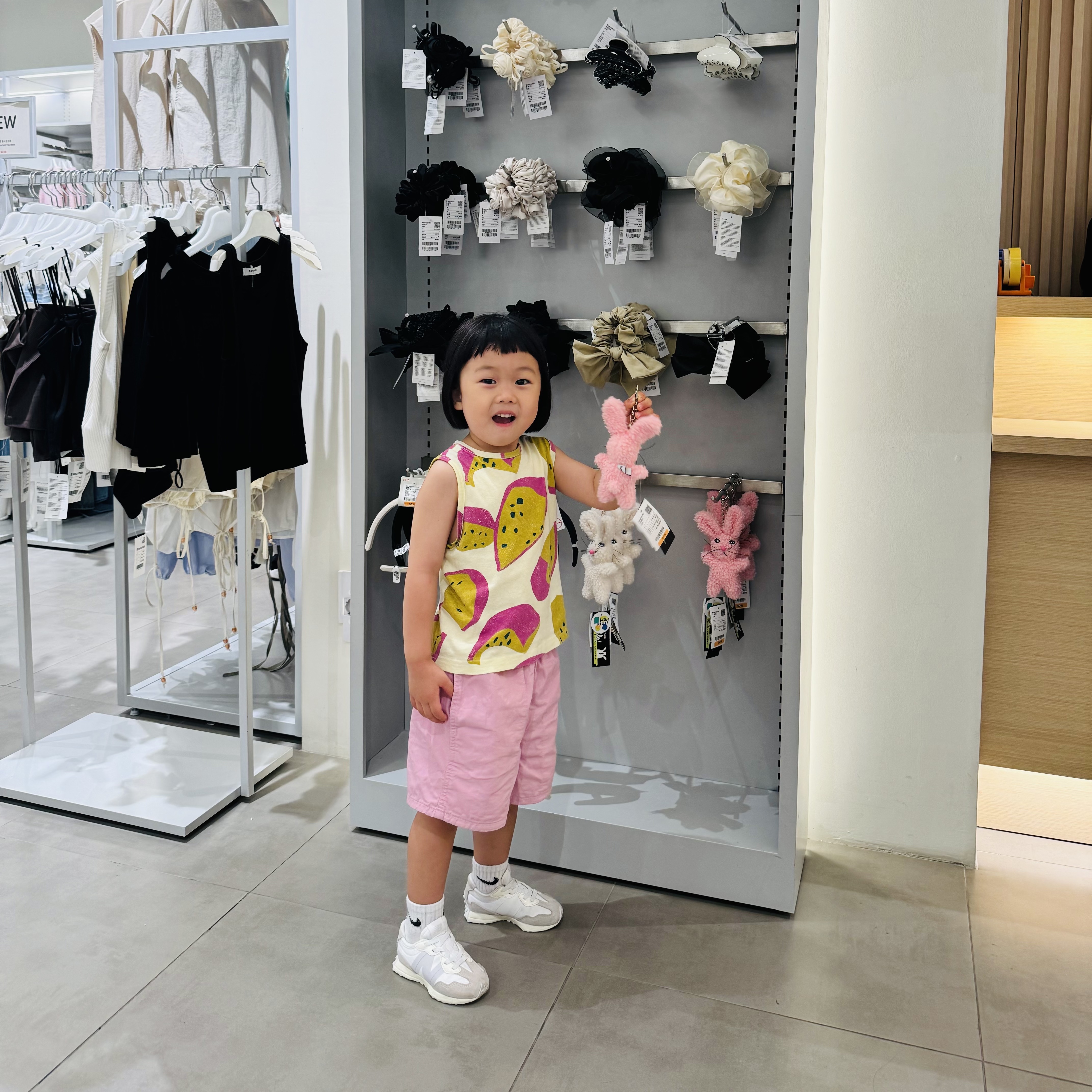 (Kids) Patagonia Funhoggers Cotton Shorts Sunfade Pink, (Kids) Nike Everyday Cushion Ankle Socks White (3 Pack/Korean Ver.) 착용 스타일 - 1