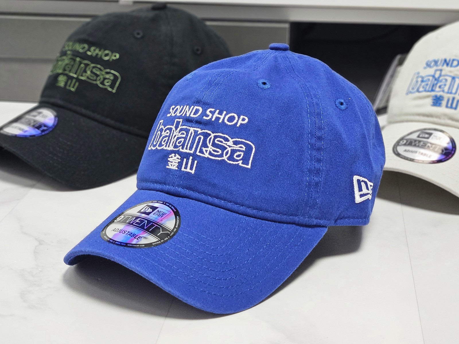 New Era x Balansa Unstructured Ball Cap Black Green, New Era x Balansa Unstructured Ball Cap White 착용 스타일 - 5