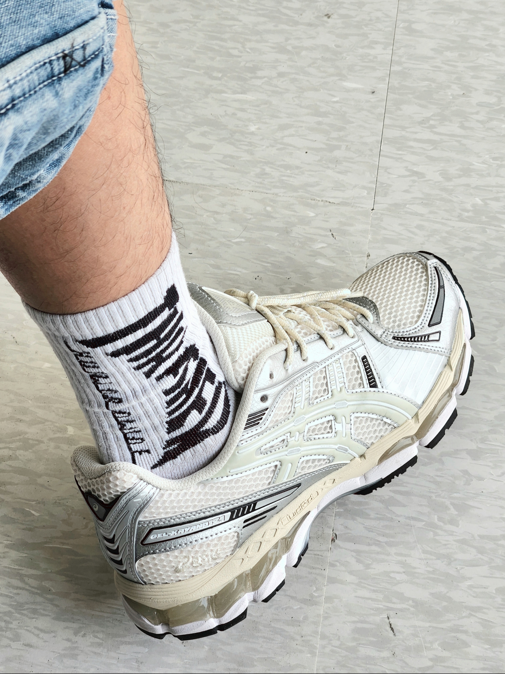 Asics x Ronnie Fieg Gel-Kayano 12.1 Cream Pure Aqua 착용 스타일 - 2