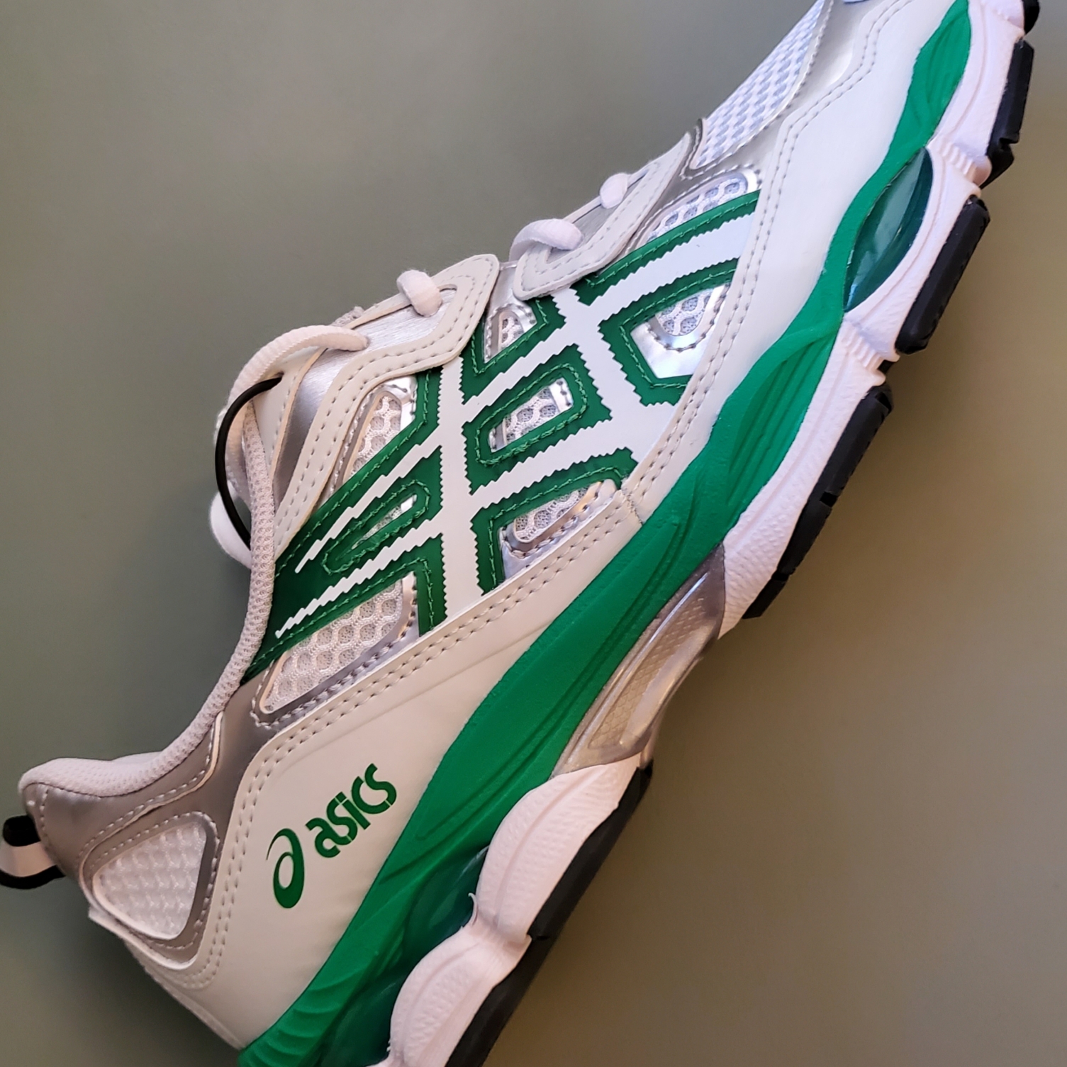 Asics x Hidden NY Gel-NYC White Jolly Green 착용 스타일 - 2