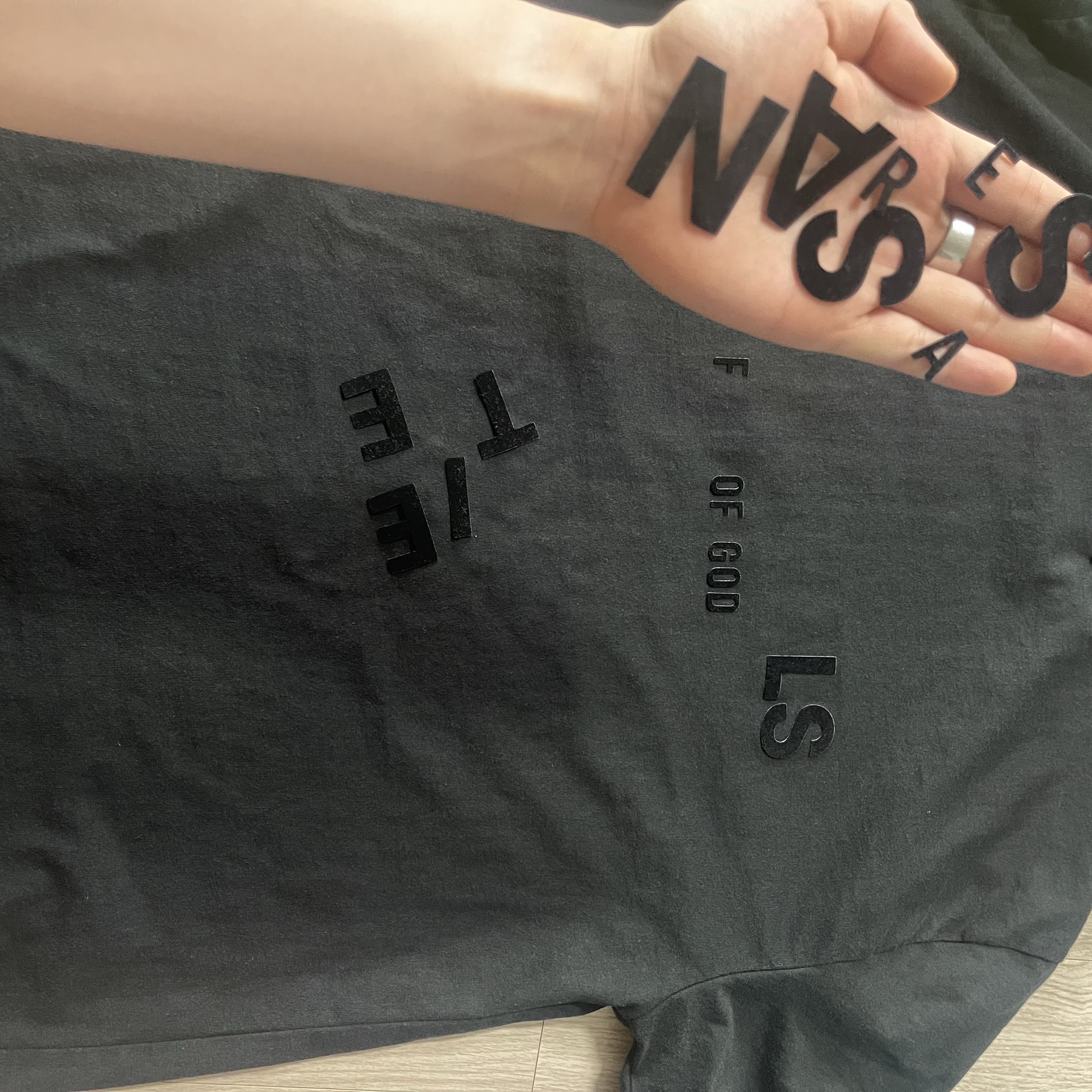 Essentials The Core Collection T-Shirt Stretch Limo 착용 스타일