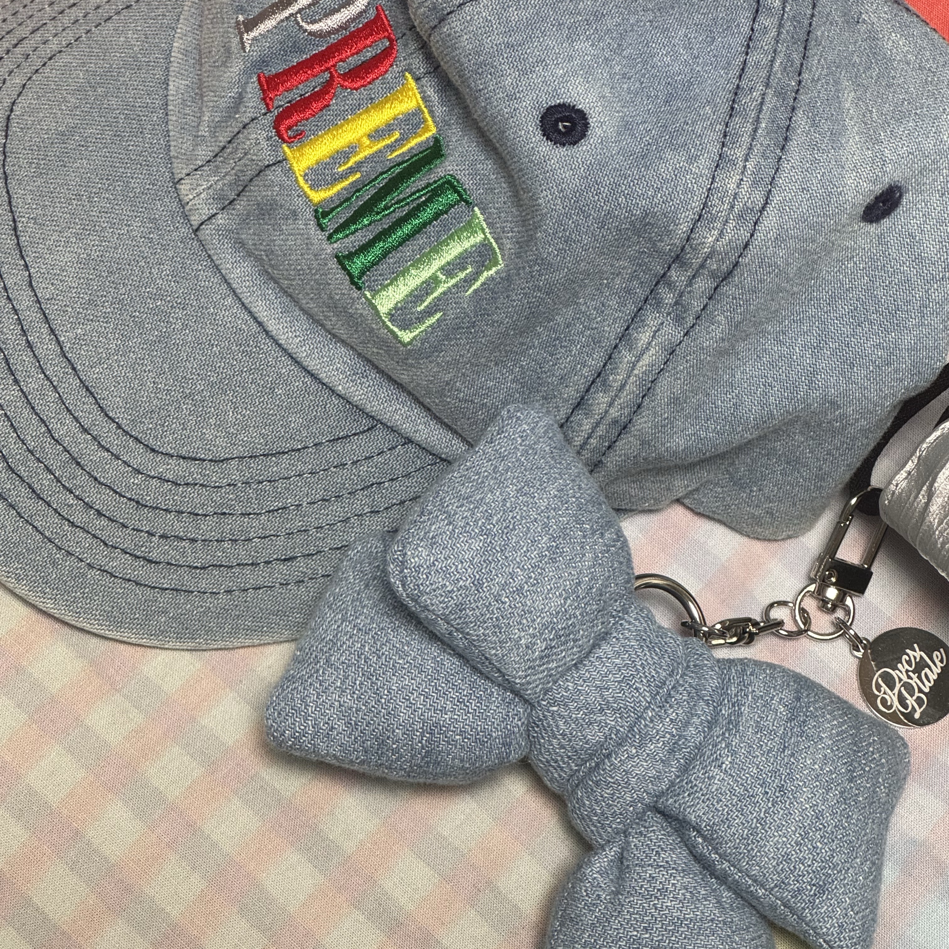 [KREAM 단독] PVCS x Bloomingtale Ribbon Denim Keyring Light blue Denim, Supreme Multi-Color Logo 6-Panel Light Denim - 20FW 착용 스타일