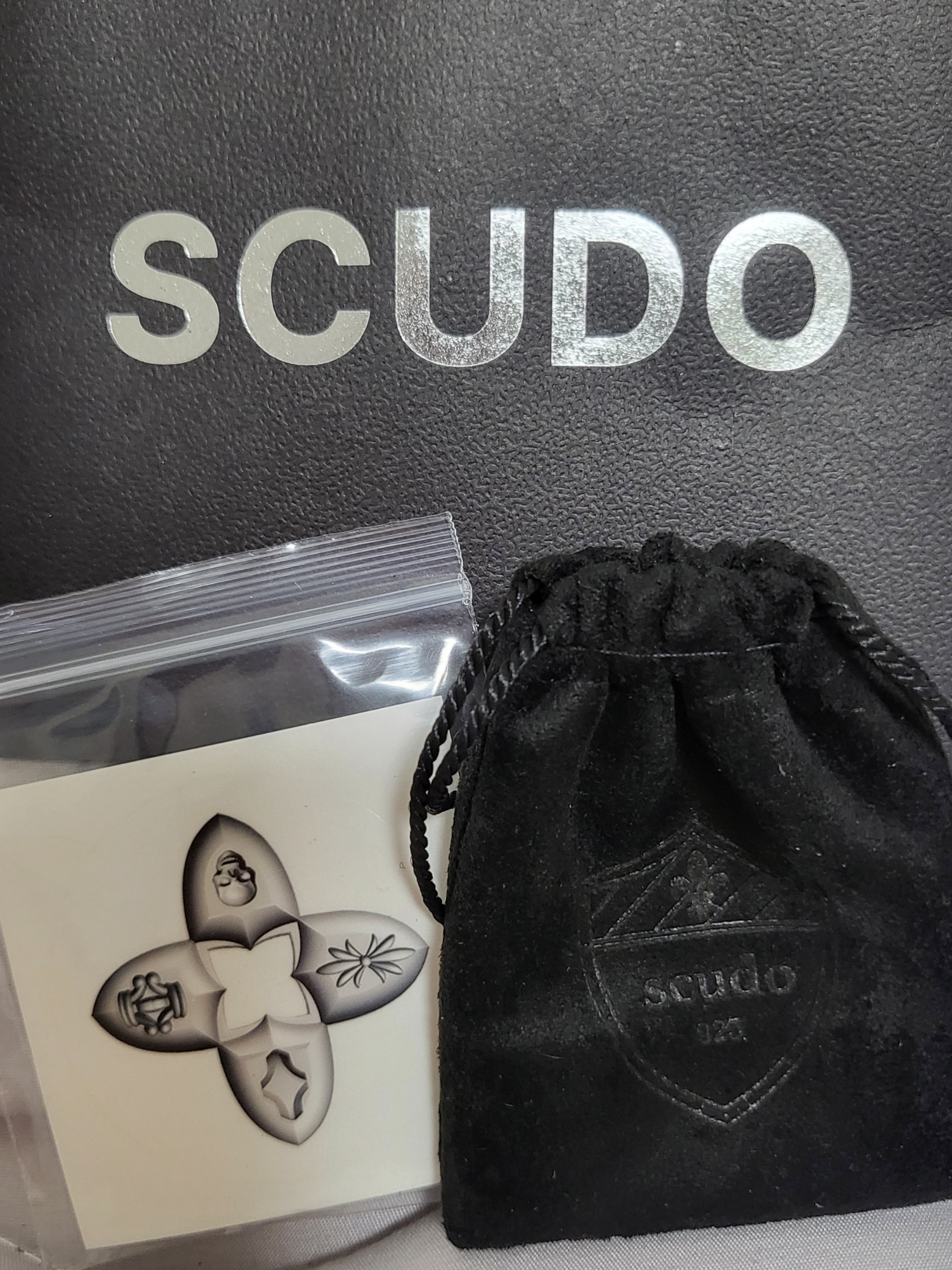 [KREAM 단독] Scudo Shell Black Pearl Beads Bracelet 착용 스타일 - 2