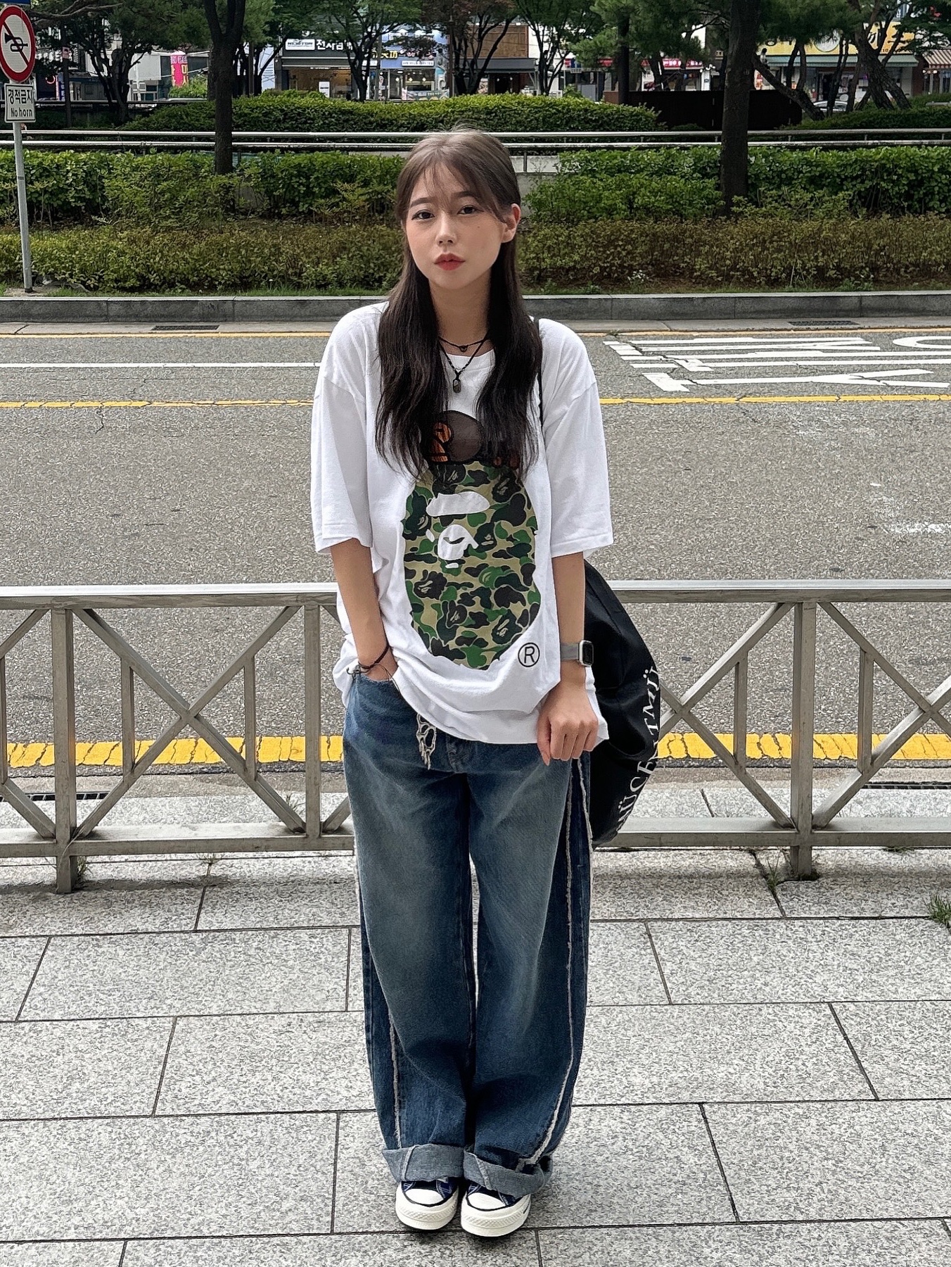 BAPE ABC Camo Milo on Big Ape T-Shirt White Green 착용 스타일 - 2