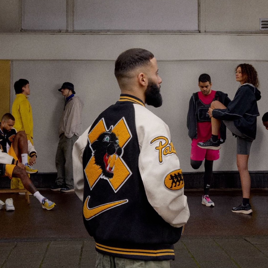 Nike x Patta Varsity Jacket Black Yellow - Asia, Stussy x Patta Boxing Short Black 착용 스타일 - 3