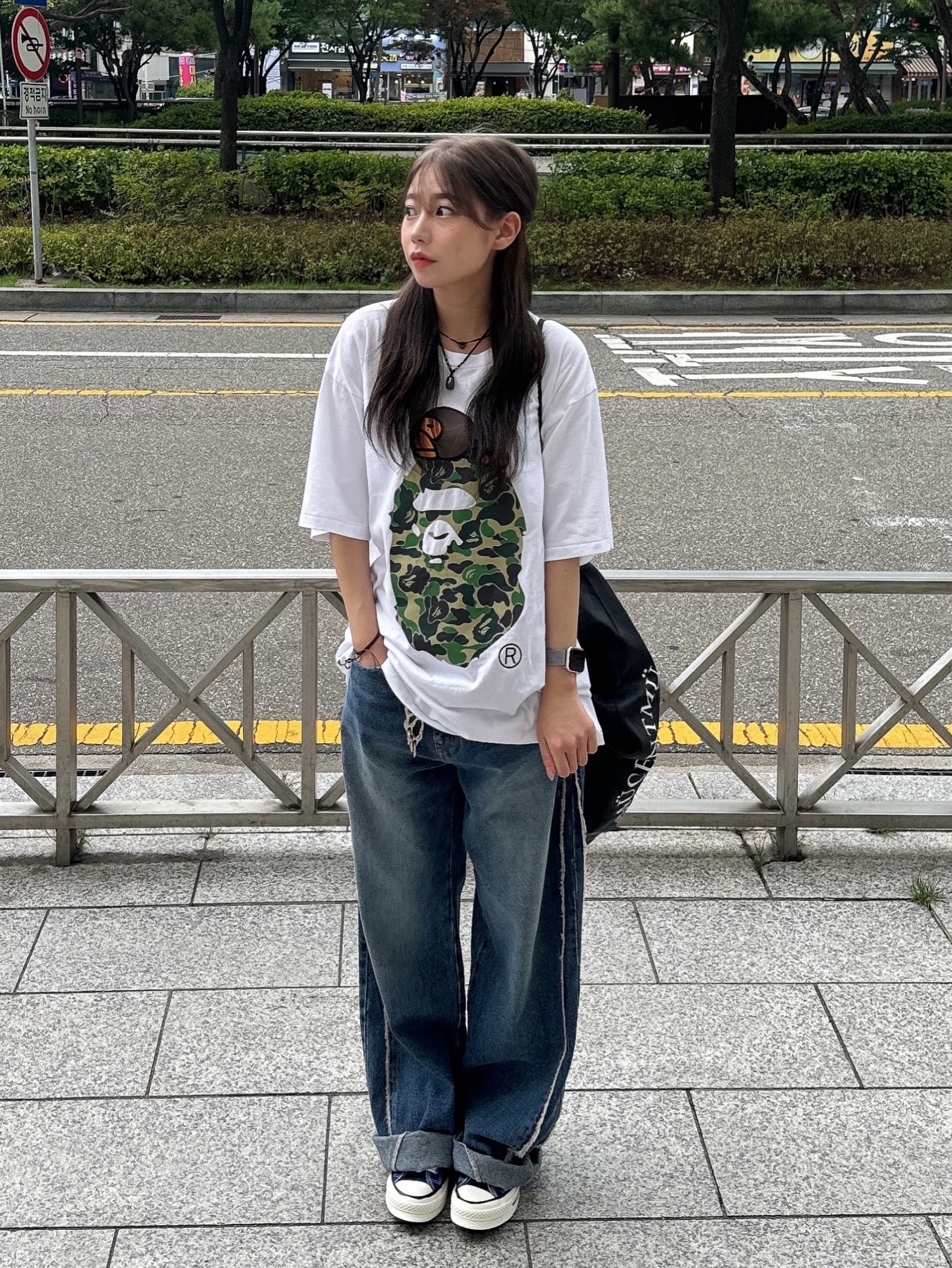 BAPE ABC Camo Milo on Big Ape T-Shirt White Green 착용 스타일 - 1