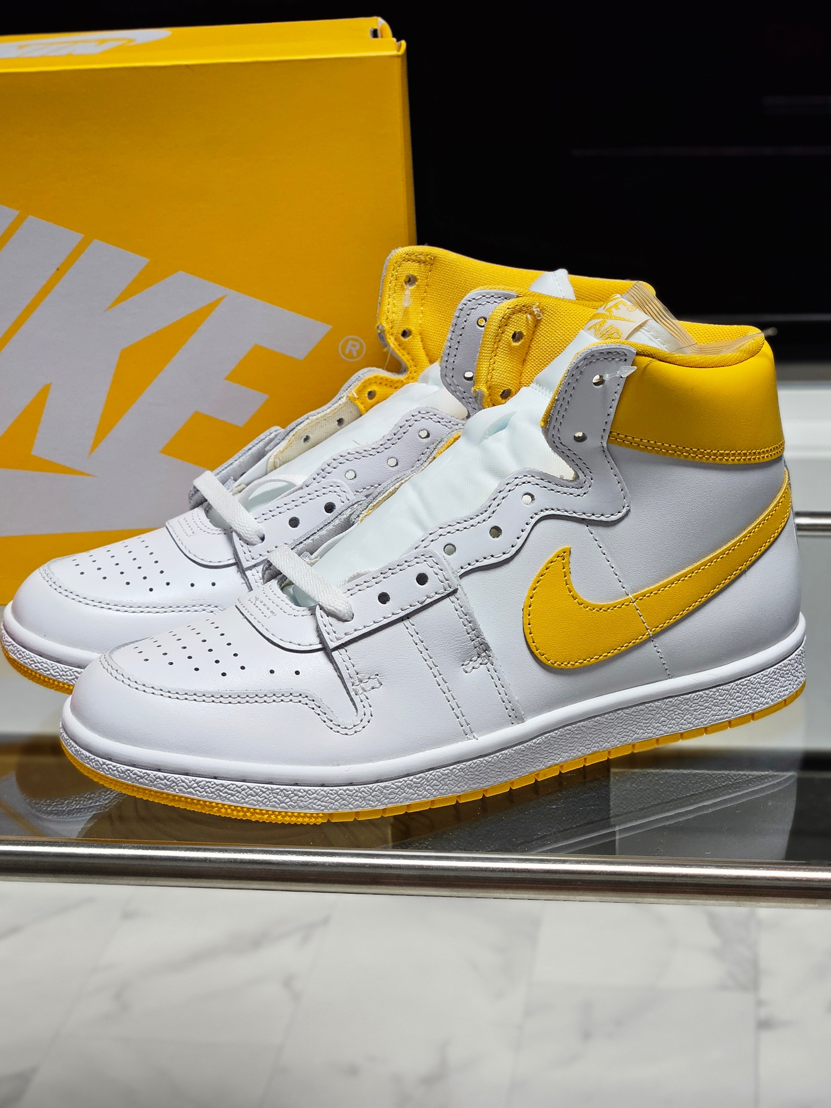 Jordan Air Ship SP White University Gold 착용 스타일 - 5
