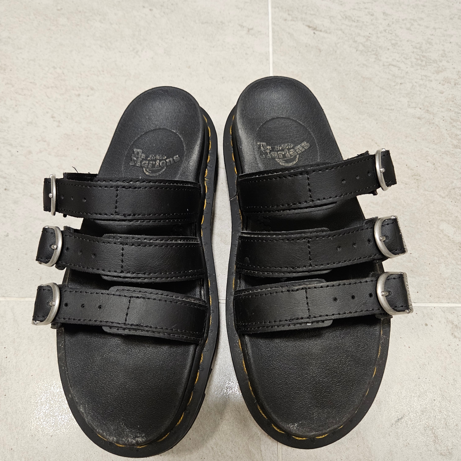(W) Dr. Martens Blaire Leather Slide Sandal Black 착용 스타일